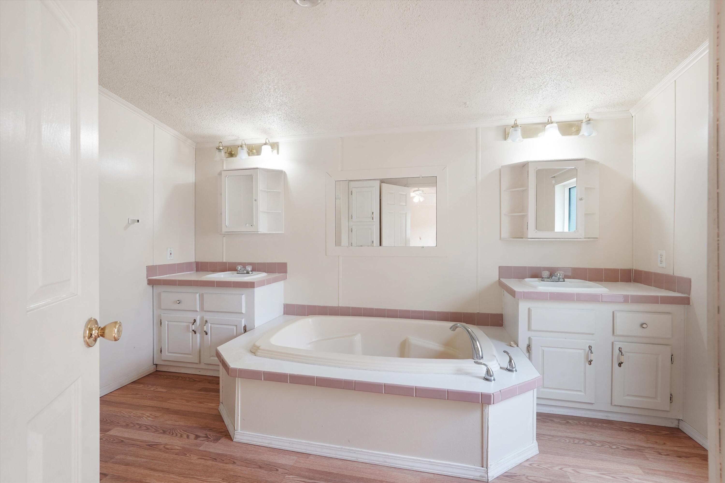 4 Whittier Place SE