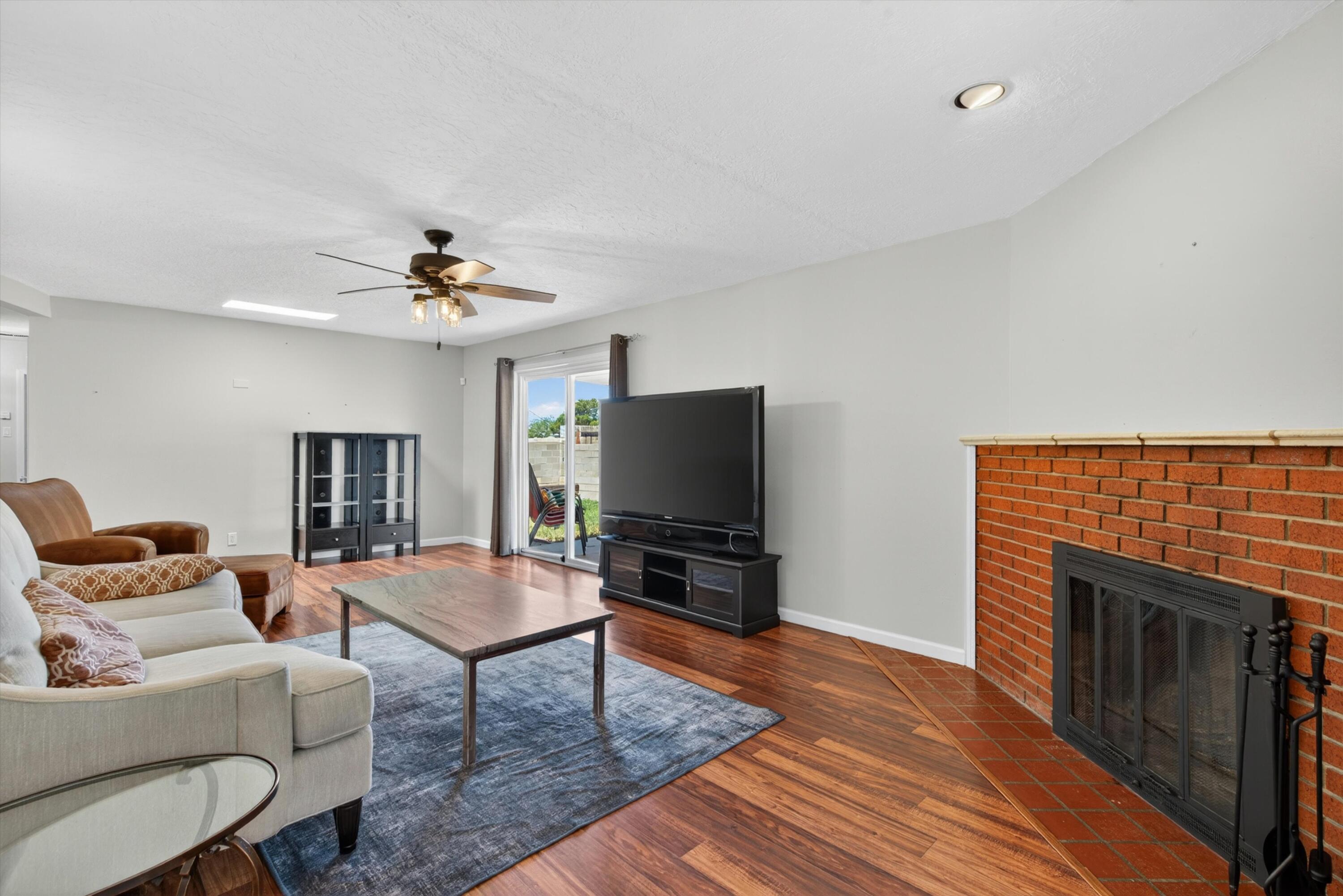 10513 Apache Avenue NE