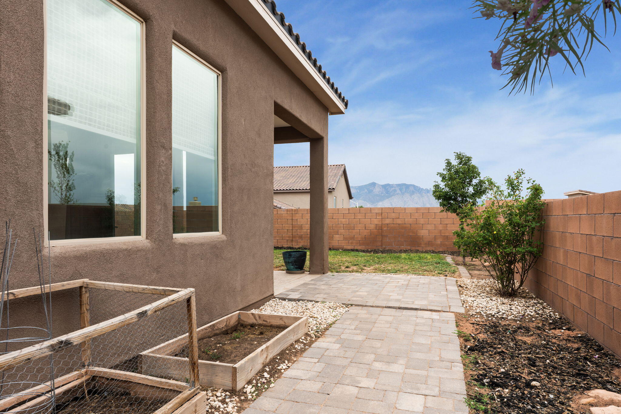 6926 Cleary Loop NE