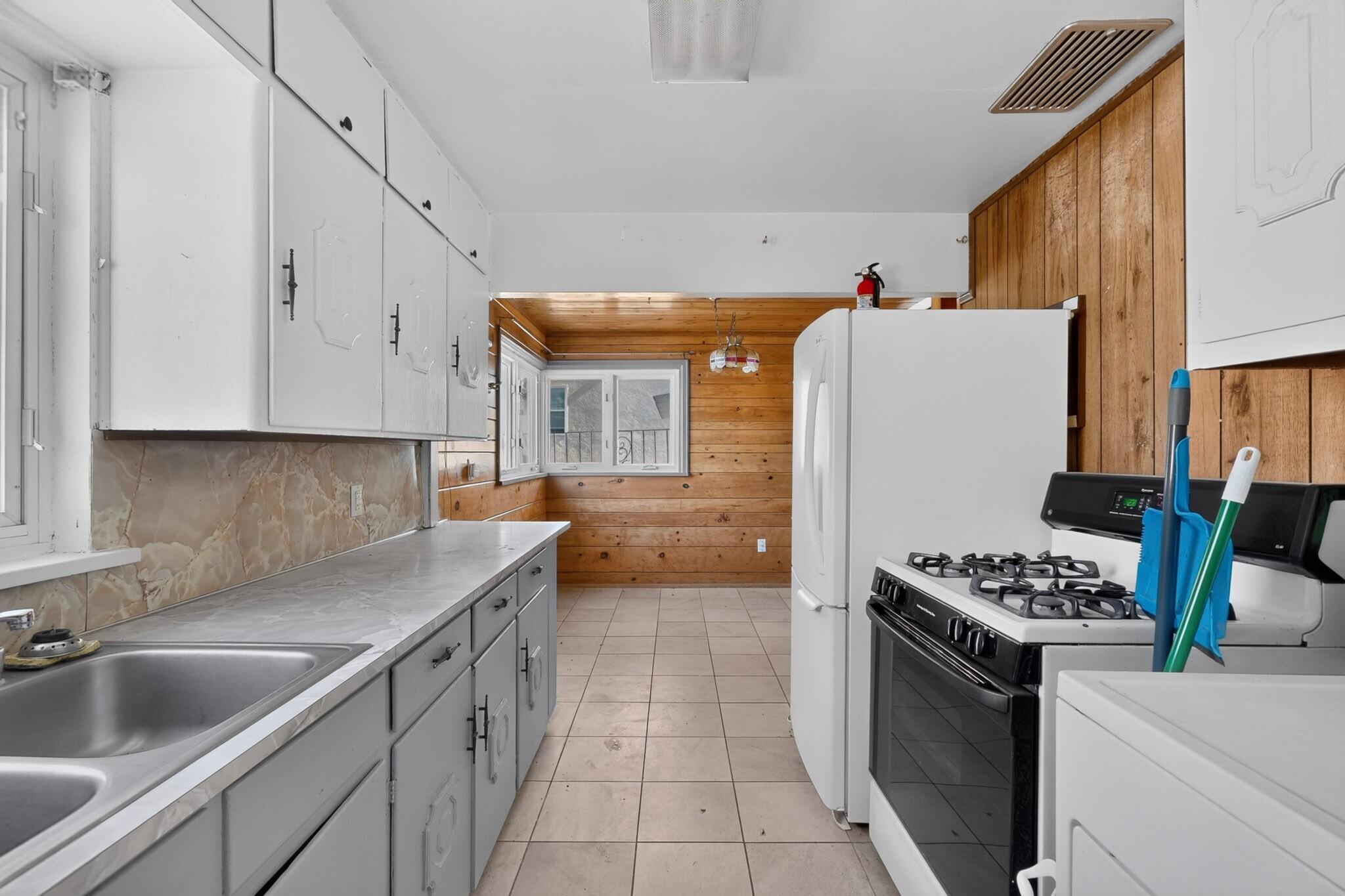 415 Vassar Drive SE