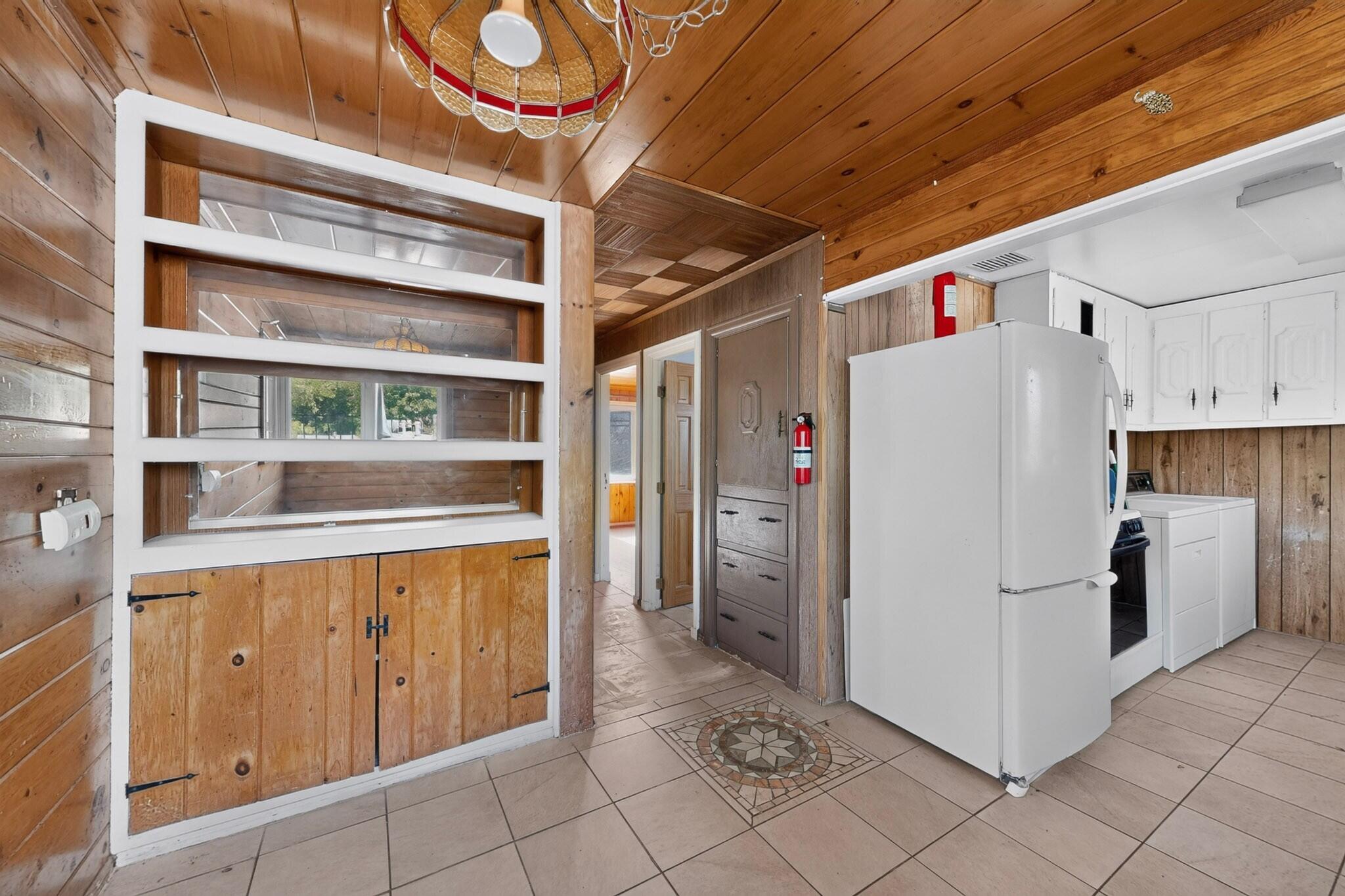 415 Vassar Drive SE