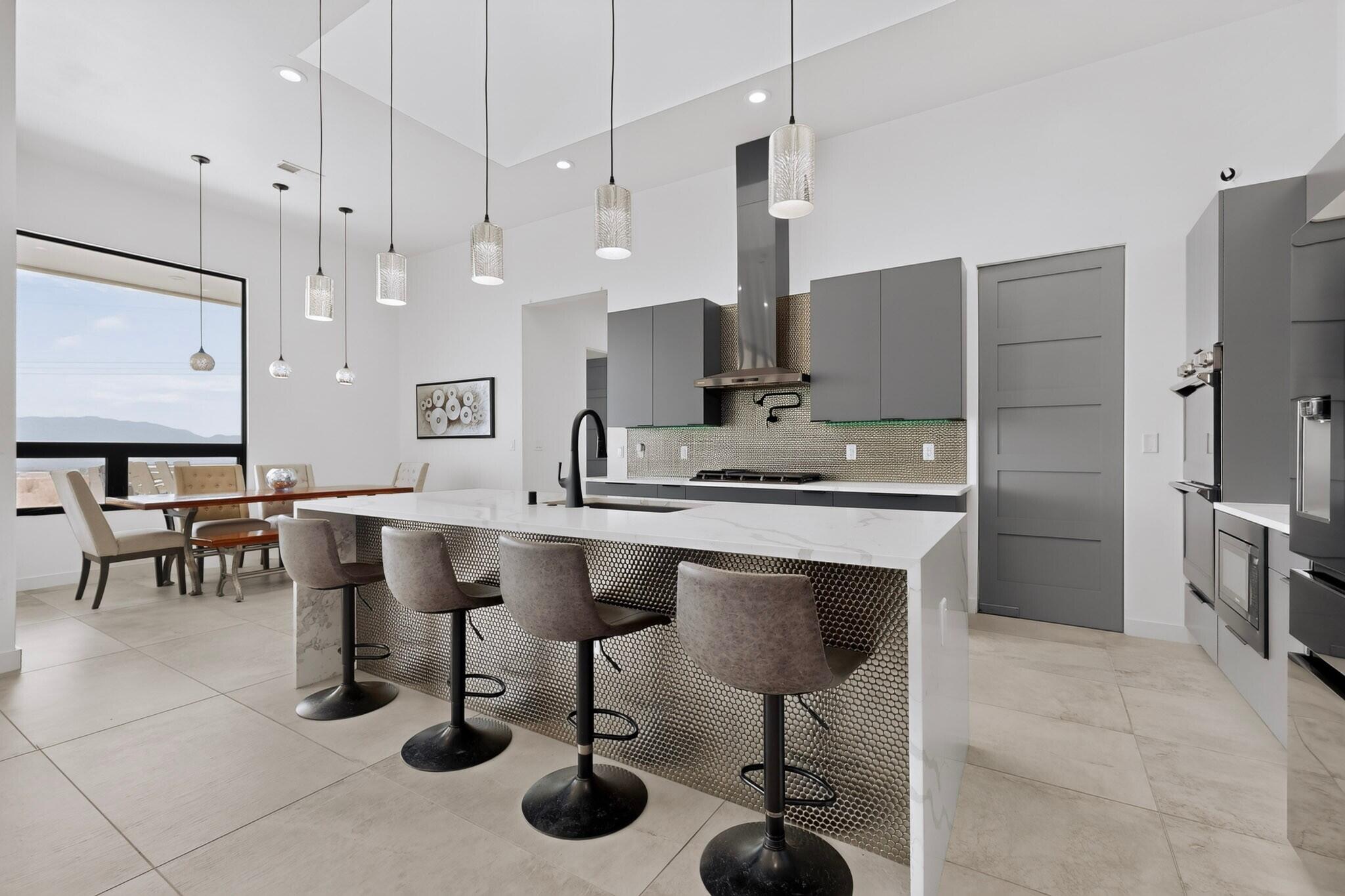 816 Villa Road SE