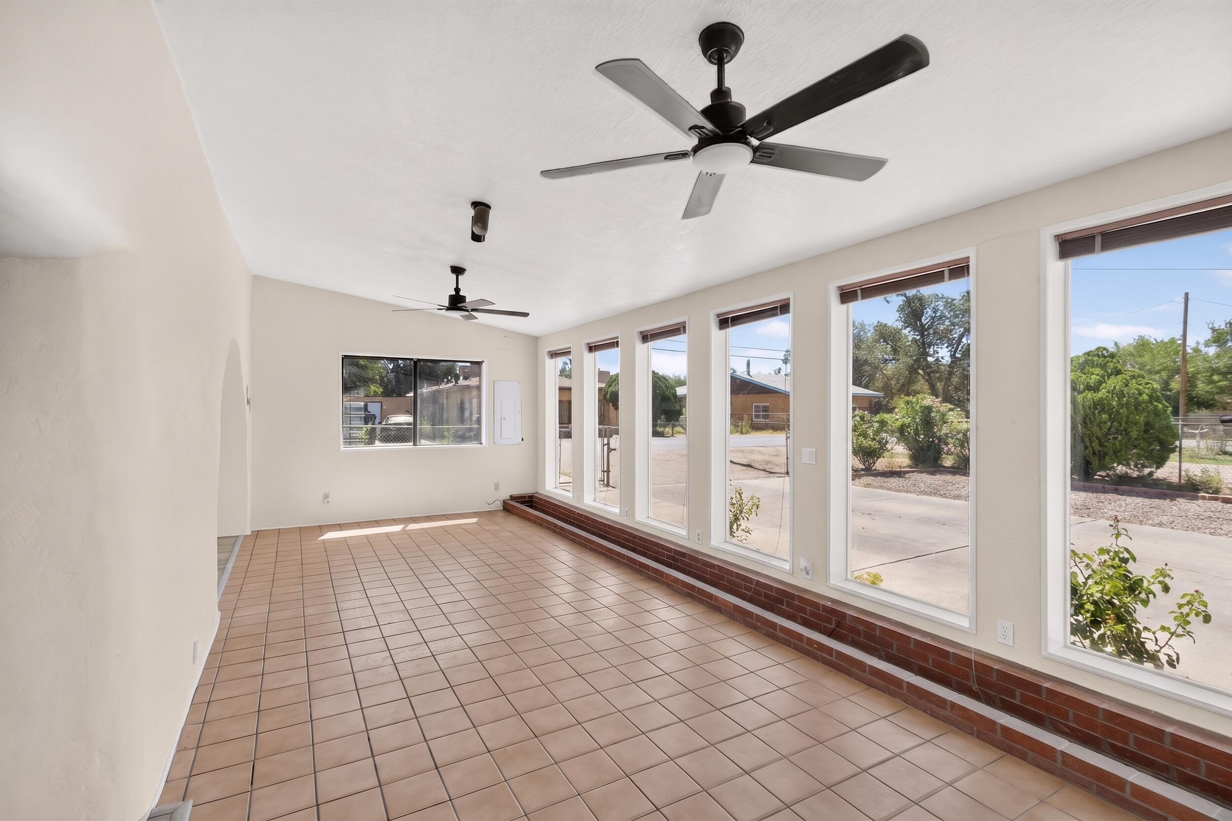 915 N Gabaldon Road