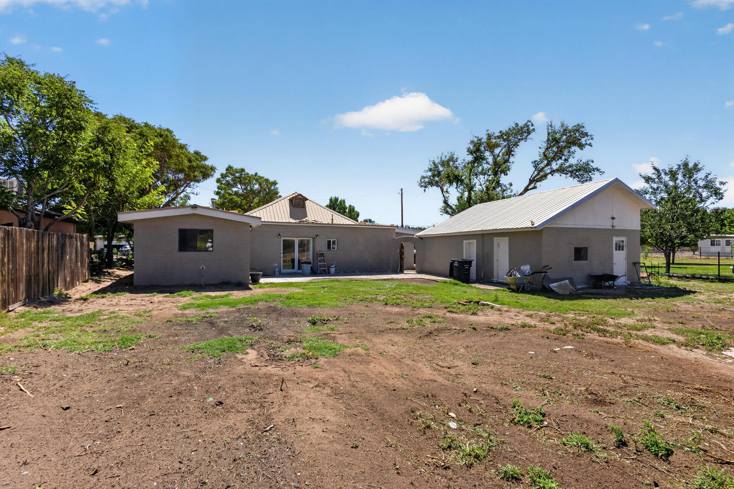 915 N Gabaldon Road