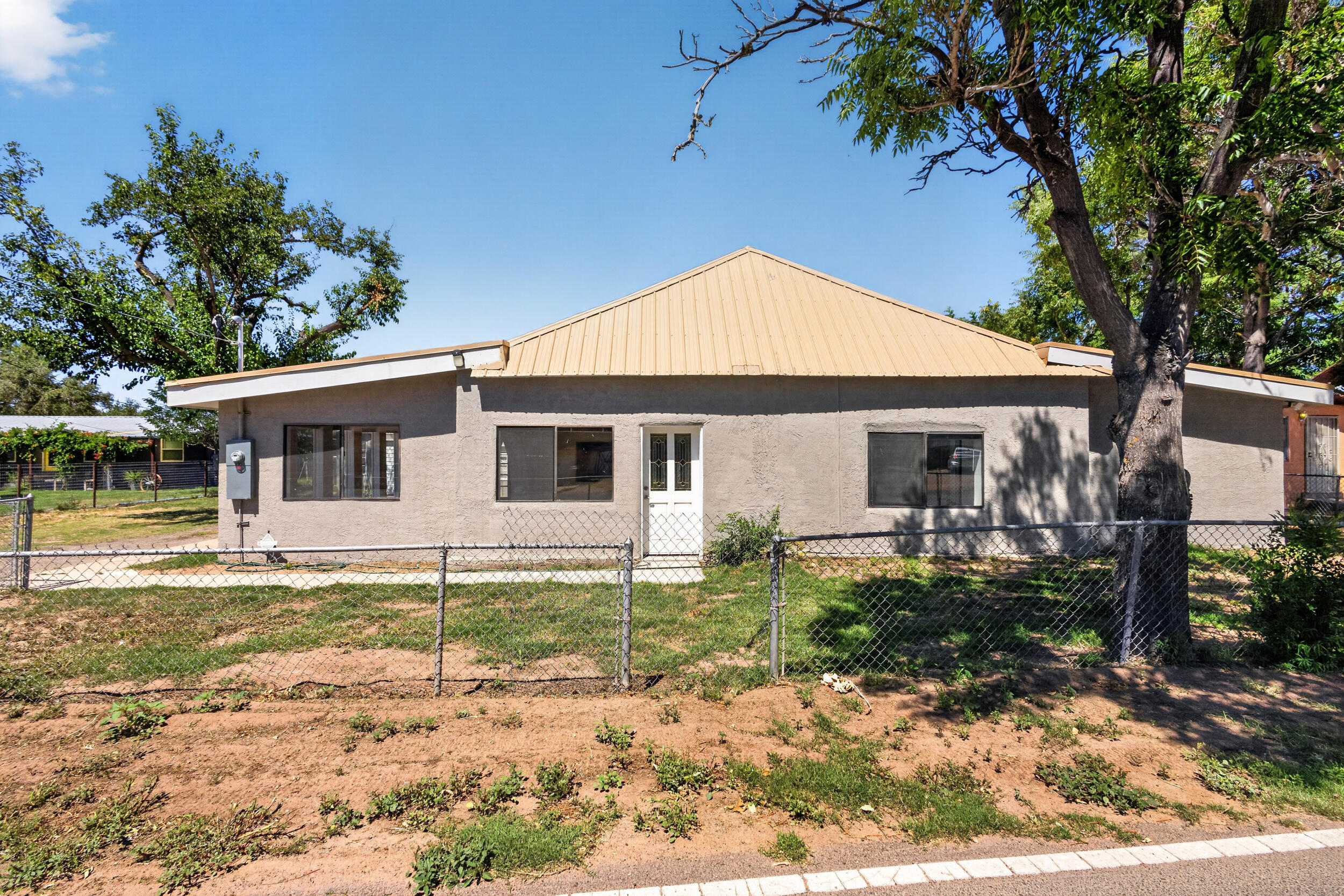915 N Gabaldon Road