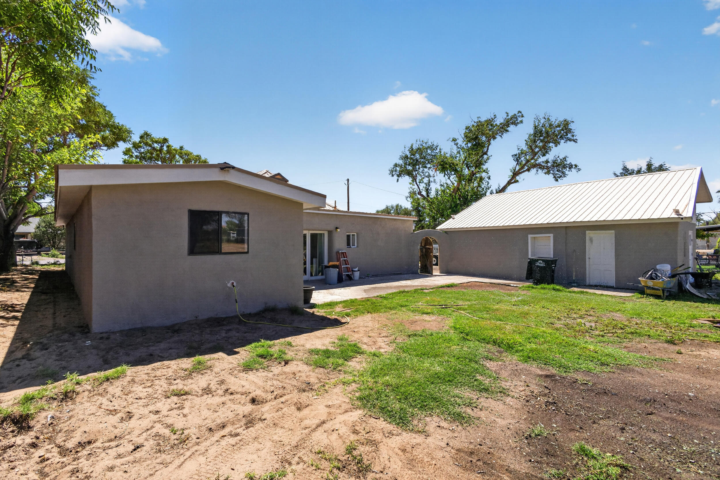 915 N Gabaldon Road
