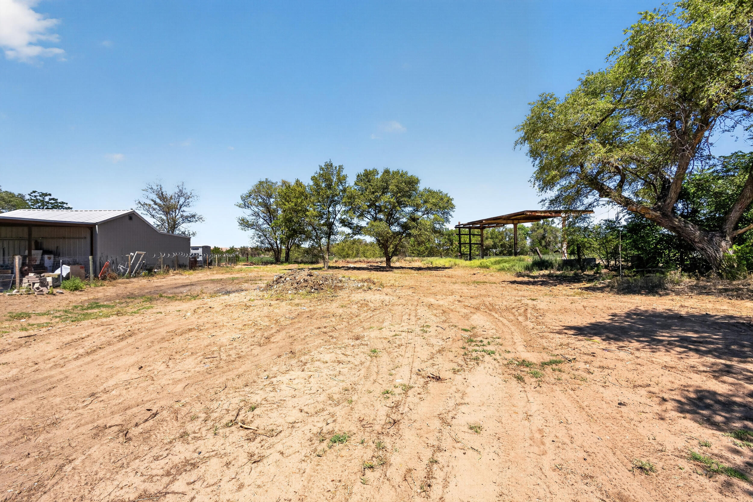 915 N Gabaldon Road