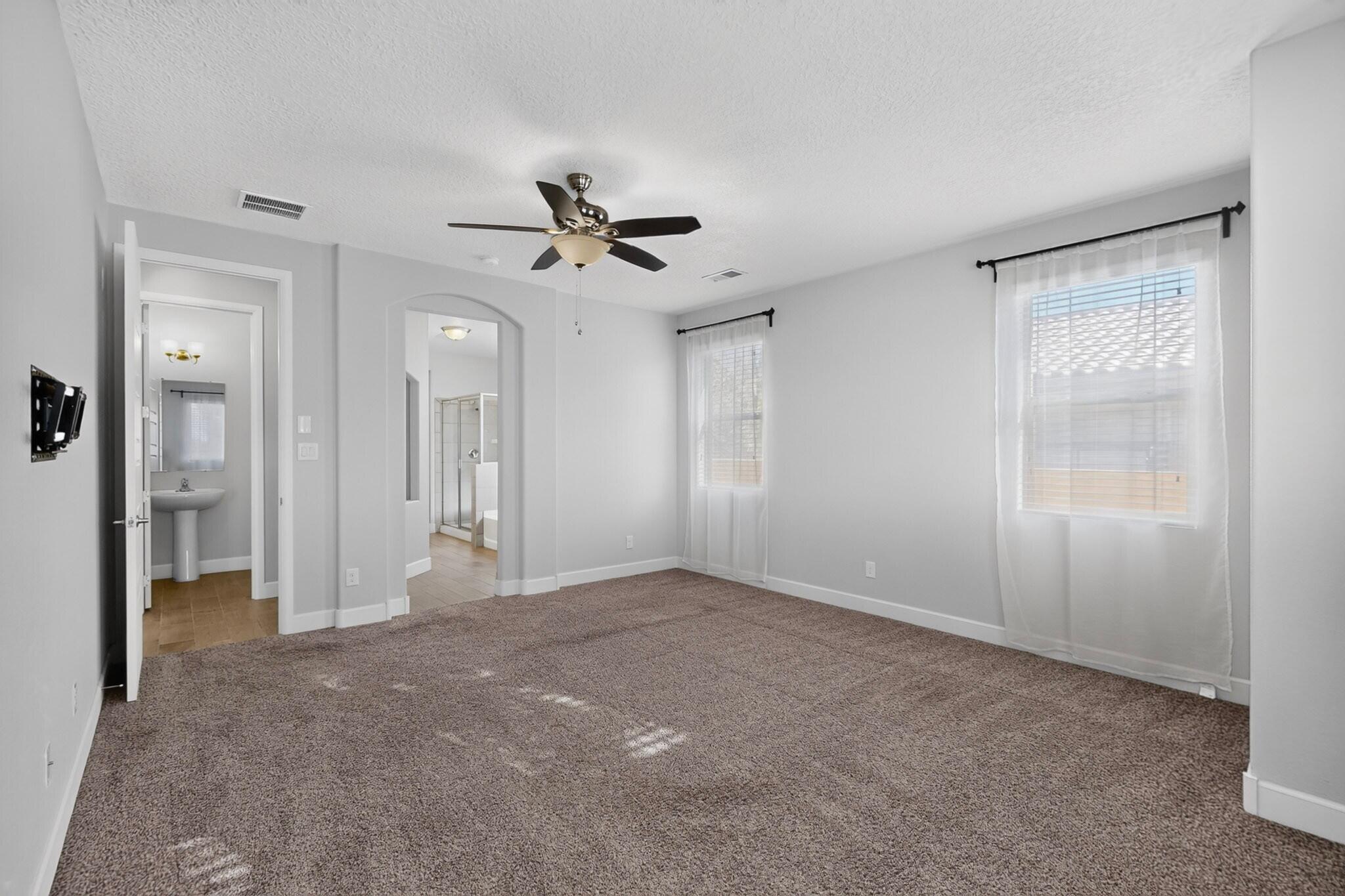 5925 Vista Manzano Court NE