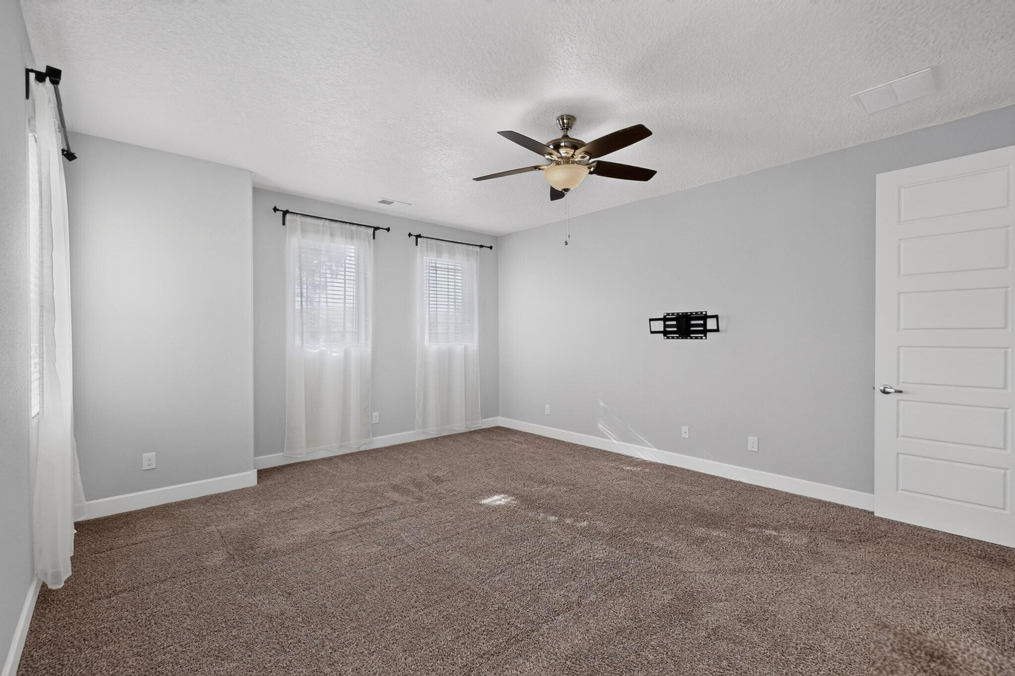 5925 Vista Manzano Court NE
