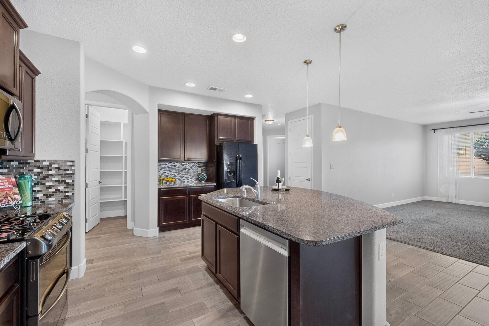 5925 Vista Manzano Court NE