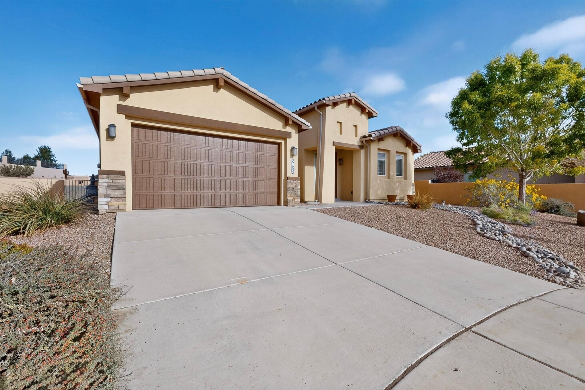 5925 Vista Manzano Court NE