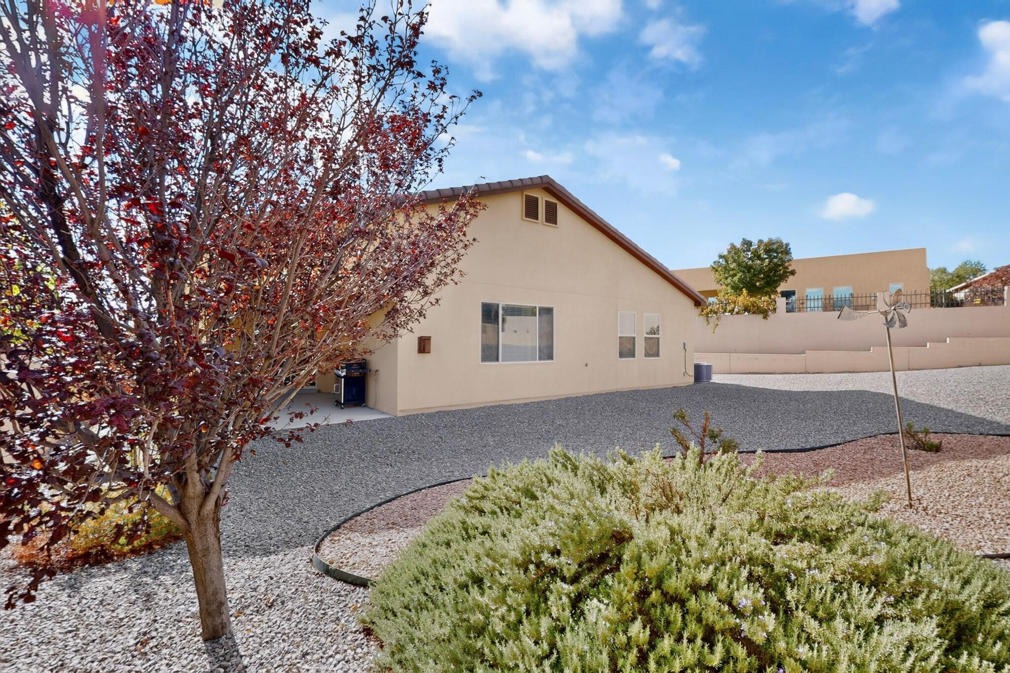 5925 Vista Manzano Court NE