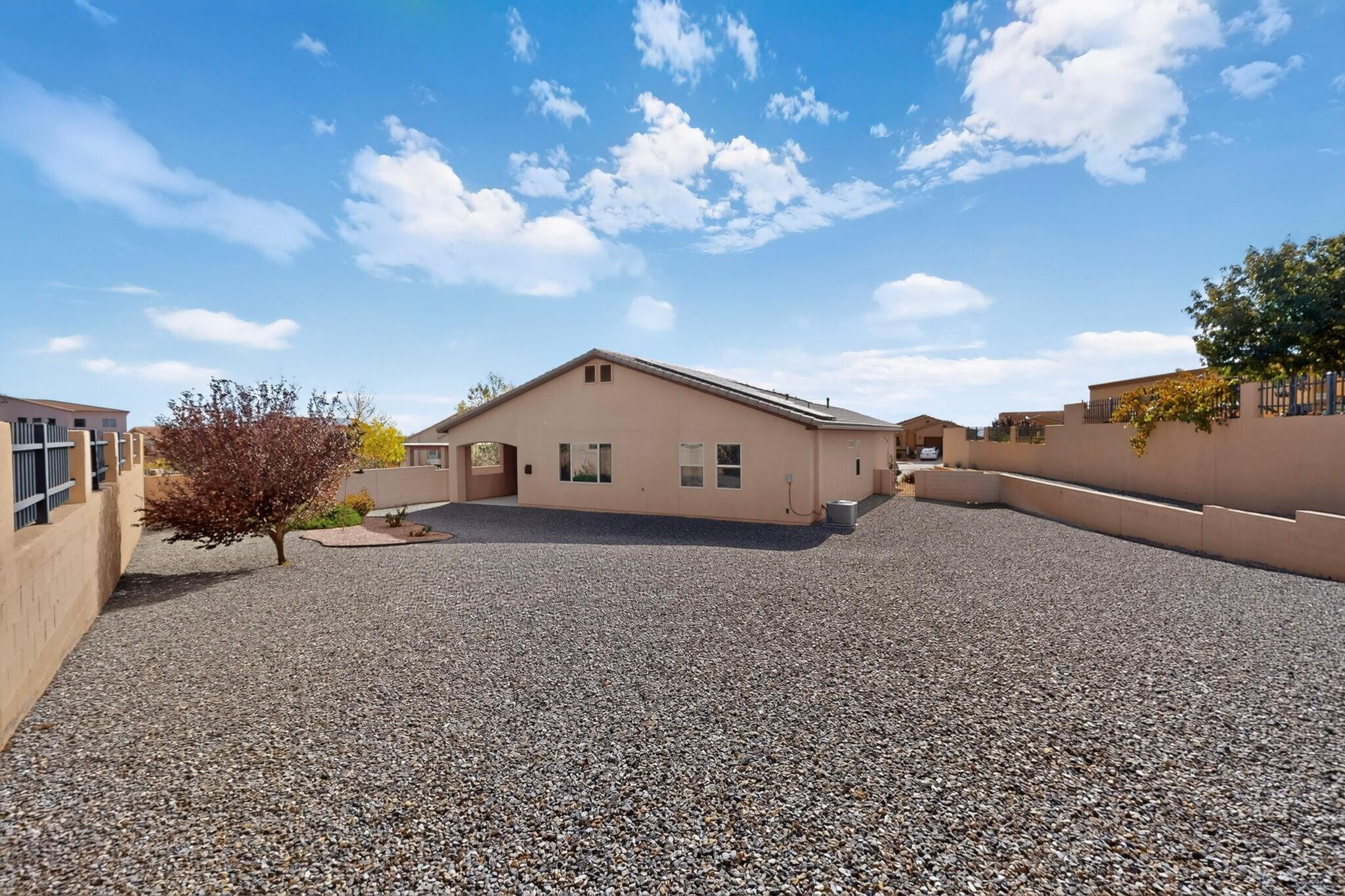 5925 Vista Manzano Court NE