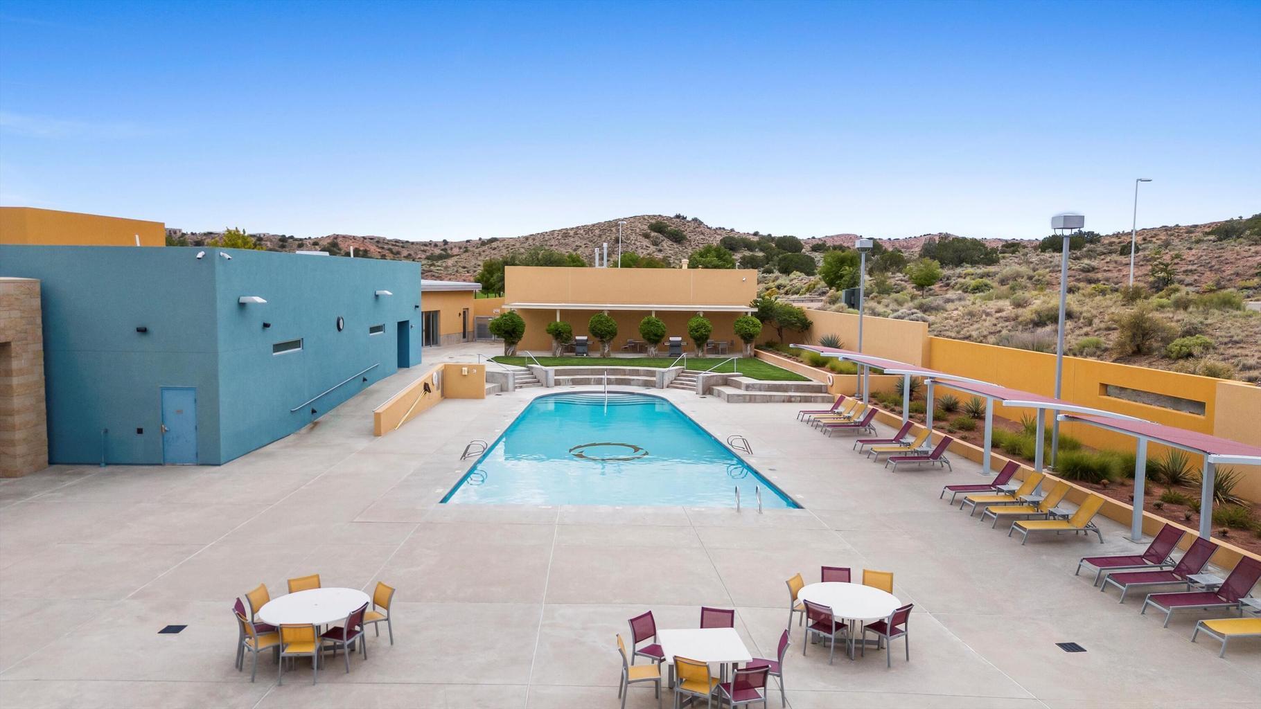 5925 Vista Manzano Court NE