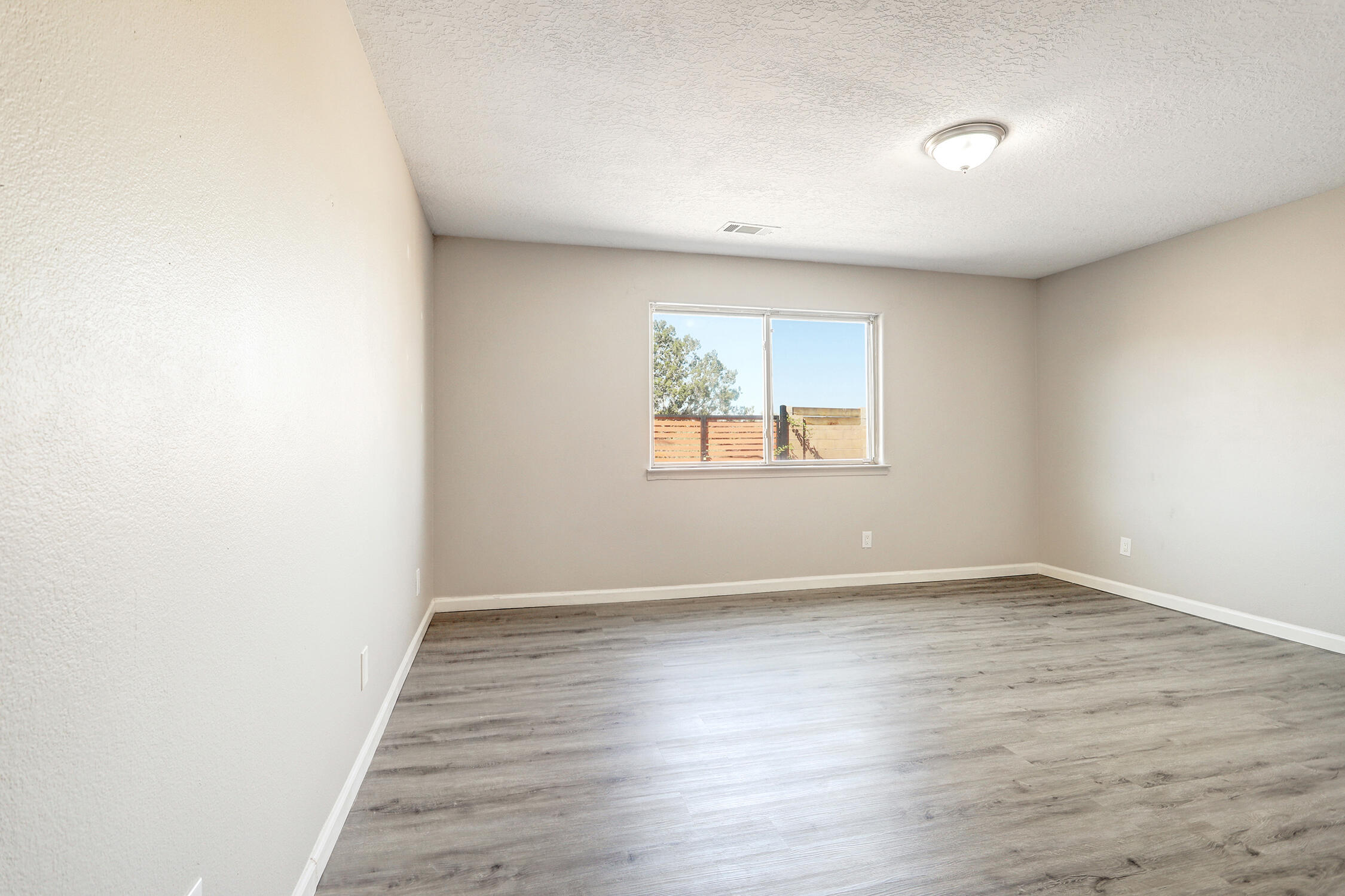 937 Loma Pinon Loop NE