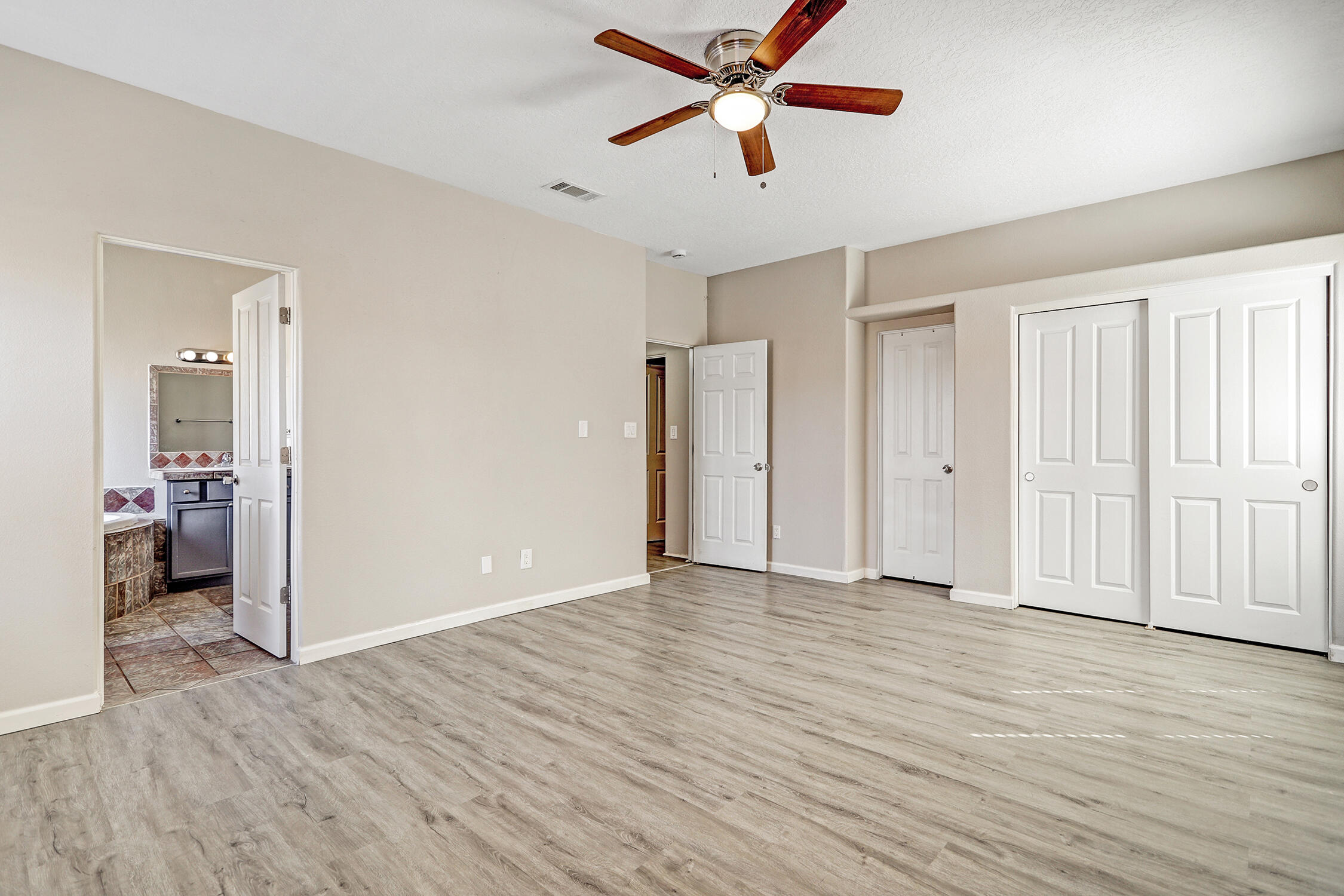 937 Loma Pinon Loop NE