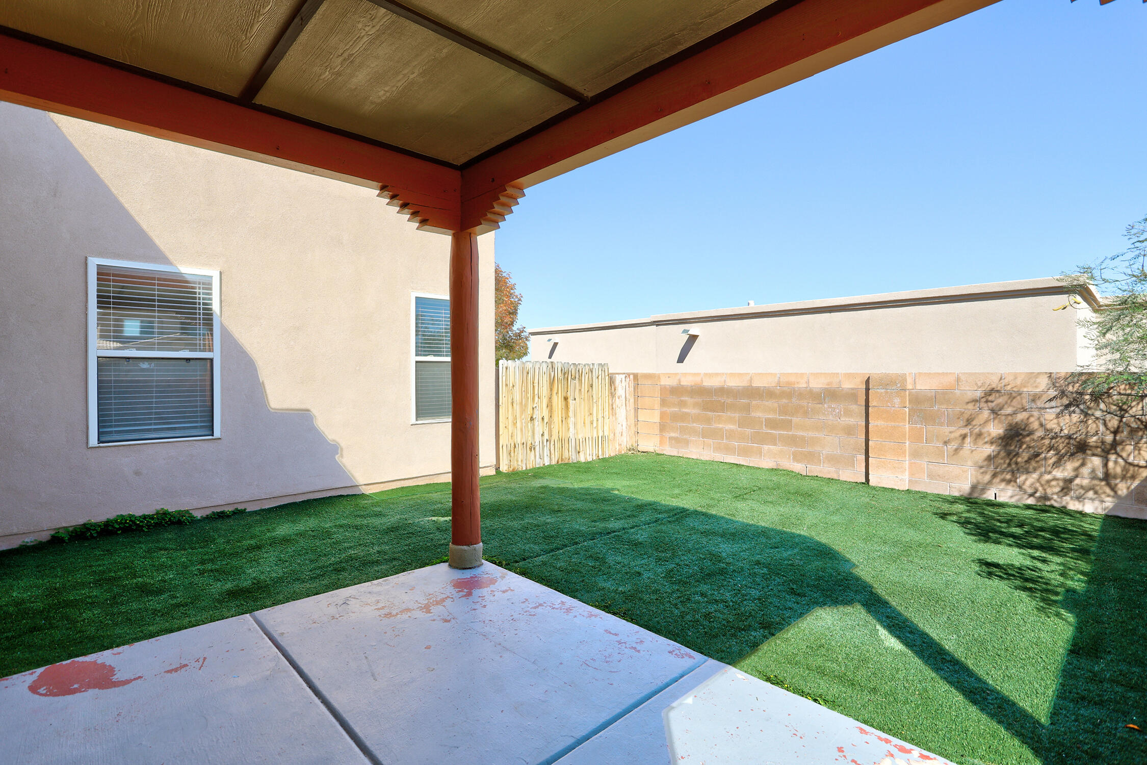 937 Loma Pinon Loop NE