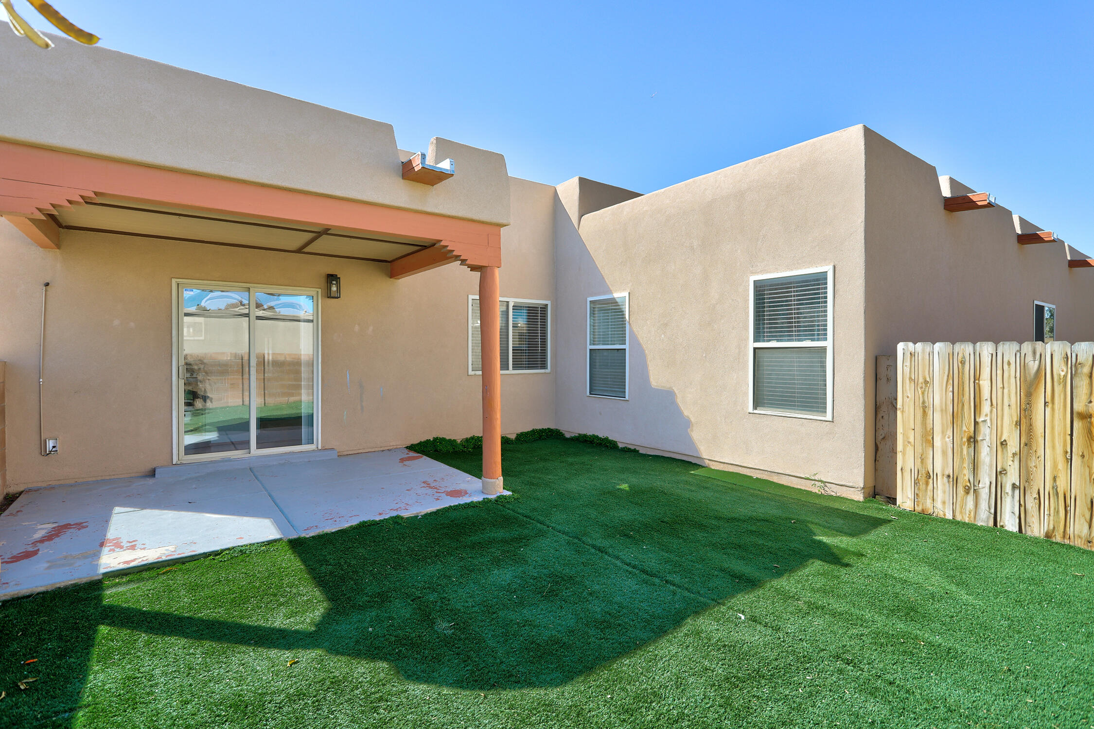 937 Loma Pinon Loop NE