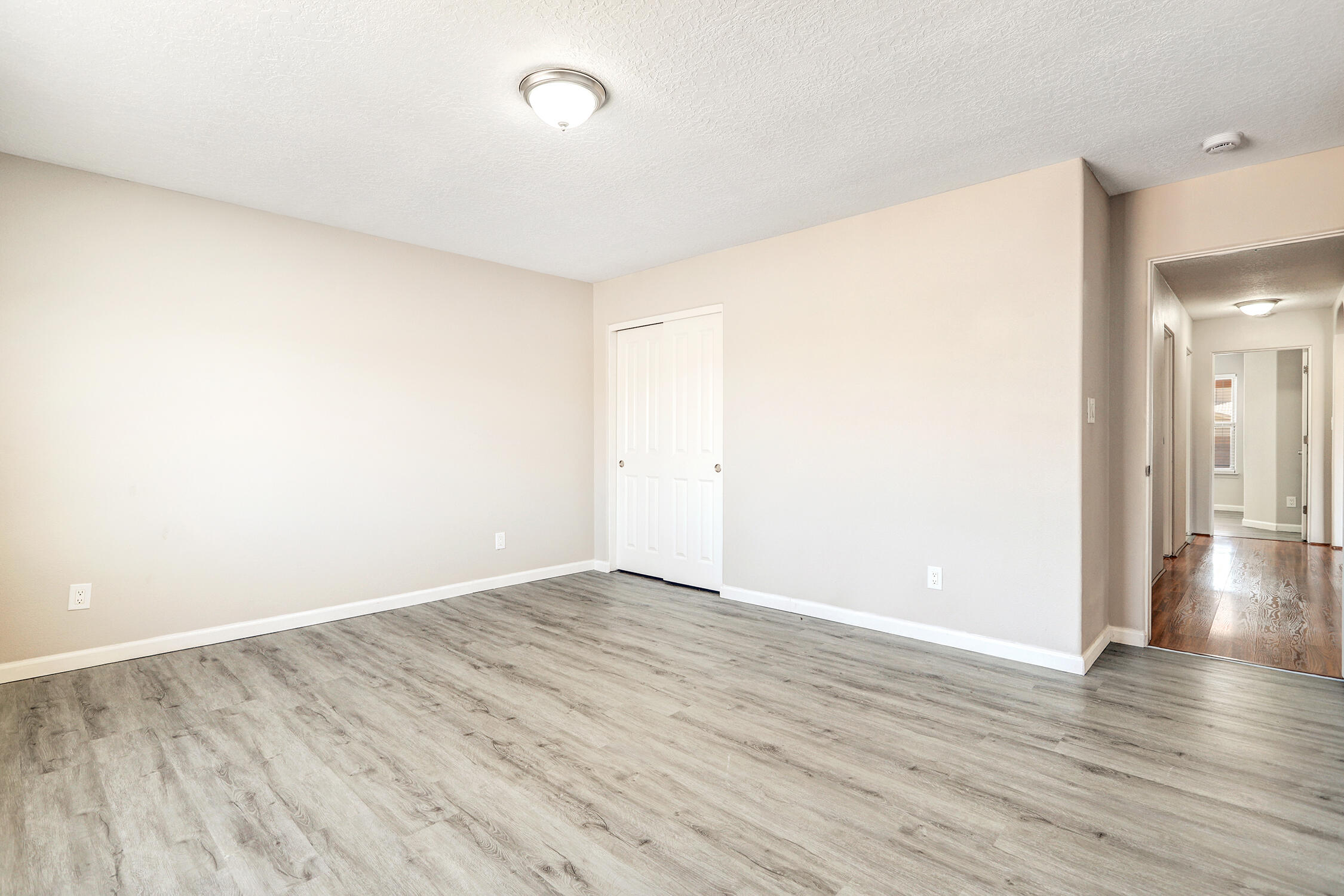 937 Loma Pinon Loop NE