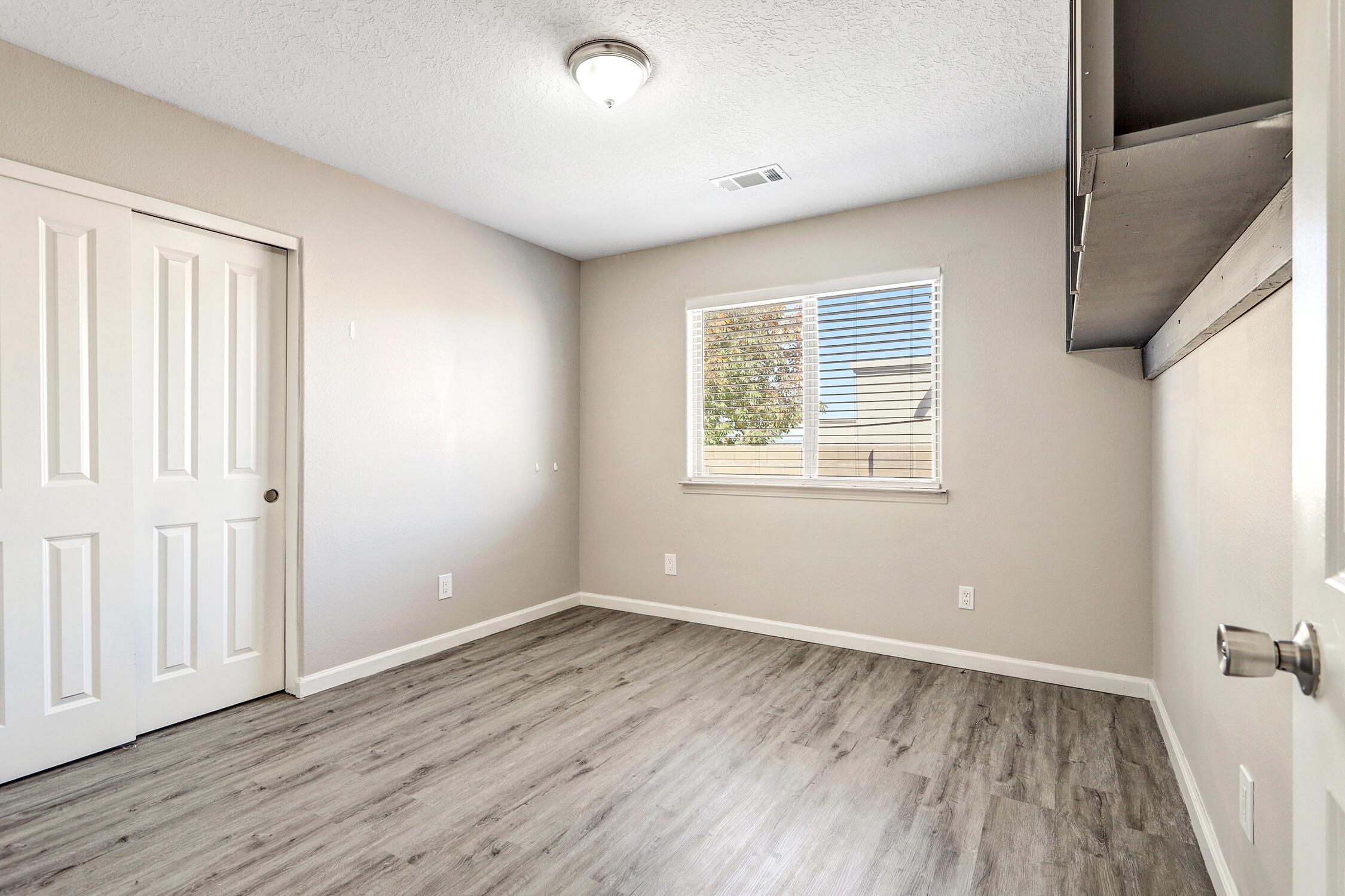 937 Loma Pinon Loop NE