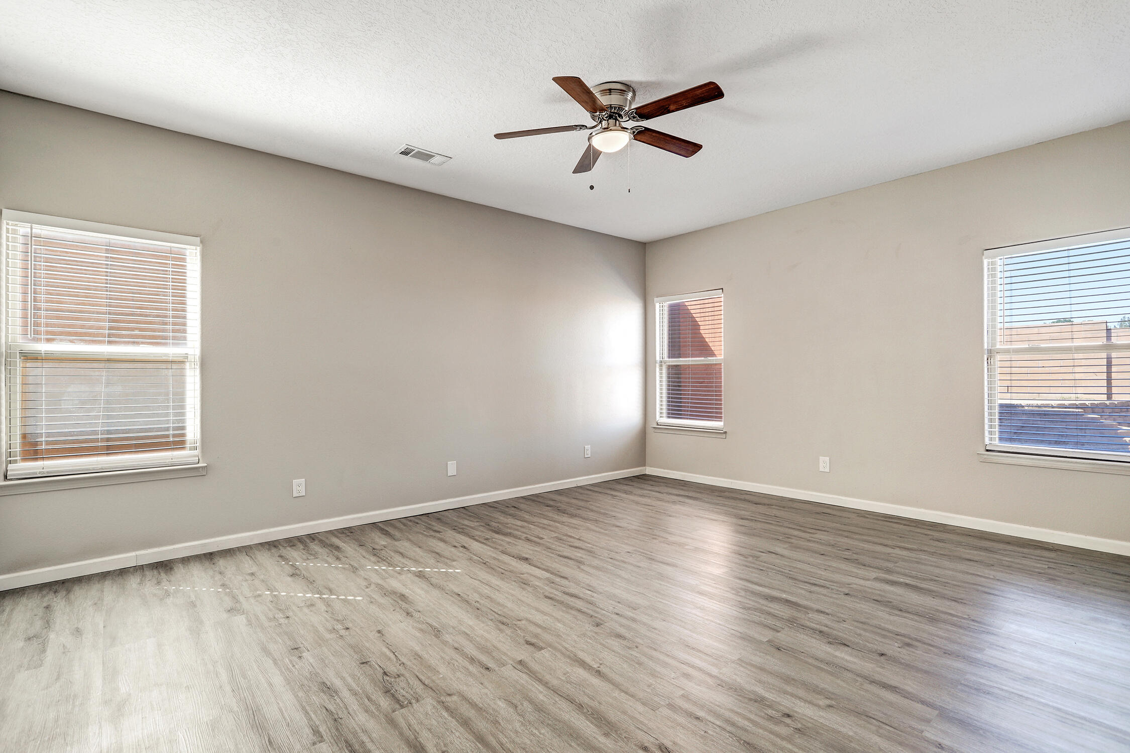937 Loma Pinon Loop NE