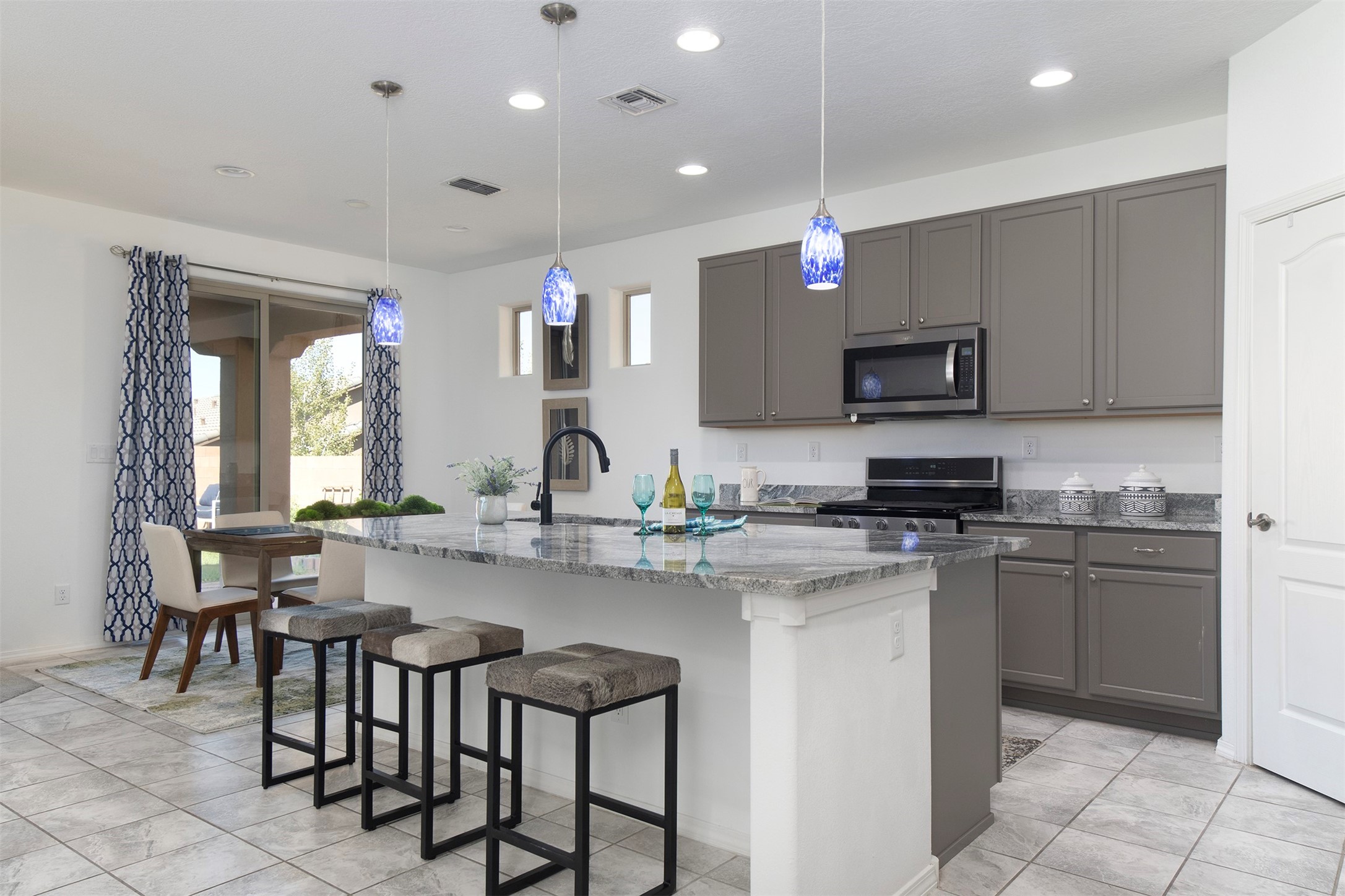 4708 Bienvenido A Casa