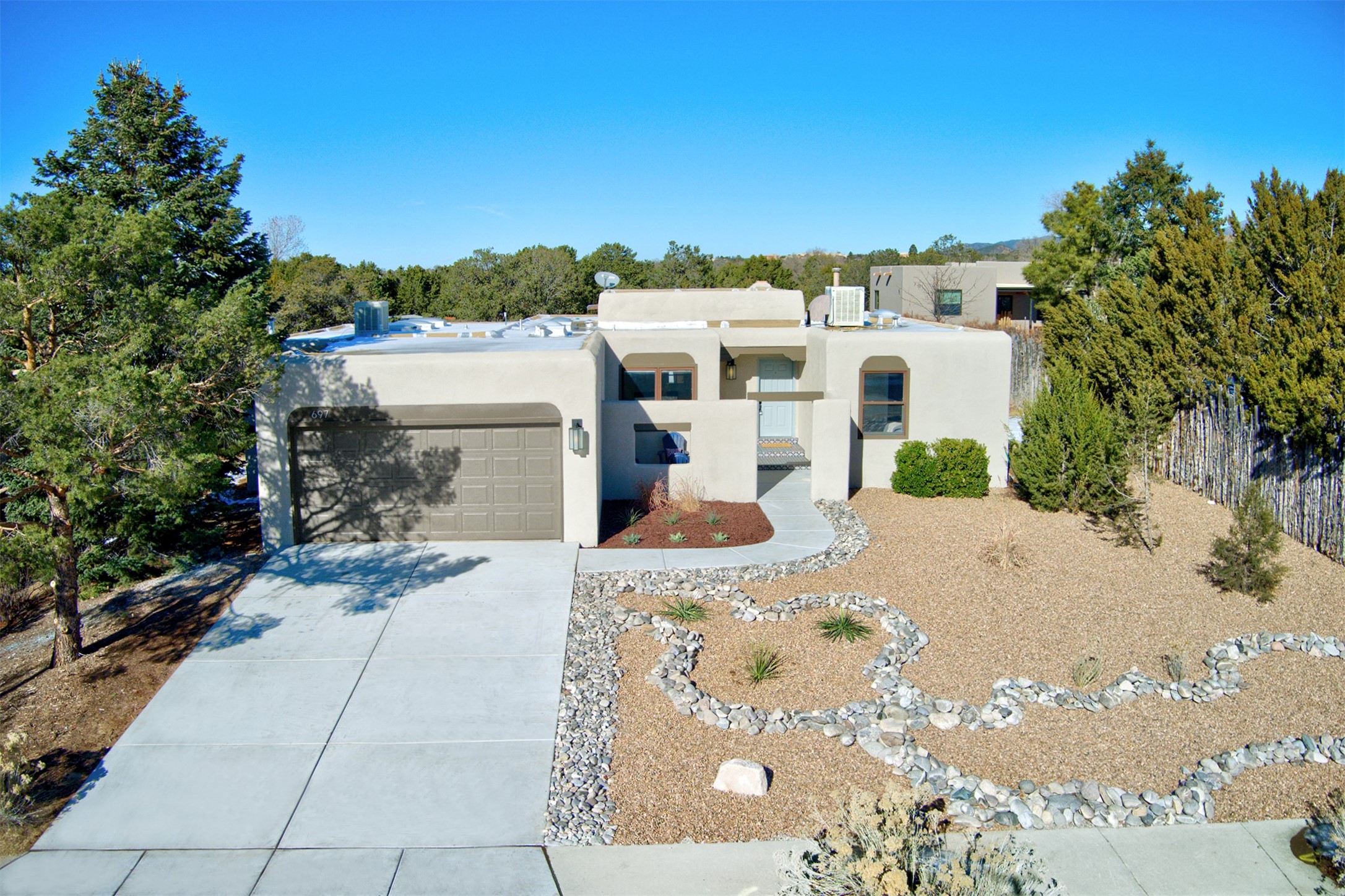 697 Calle Espejo