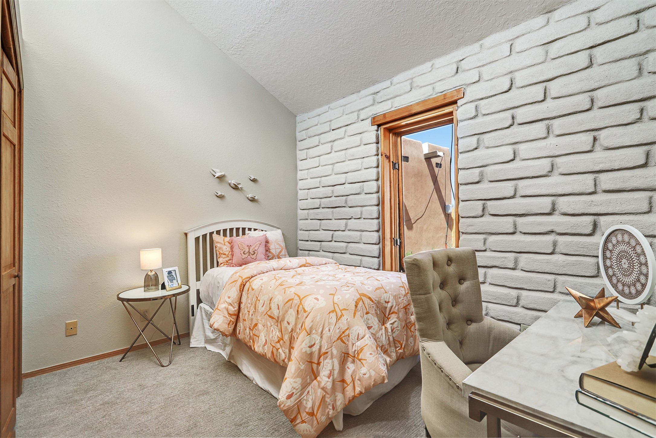 11 Valencia Loop