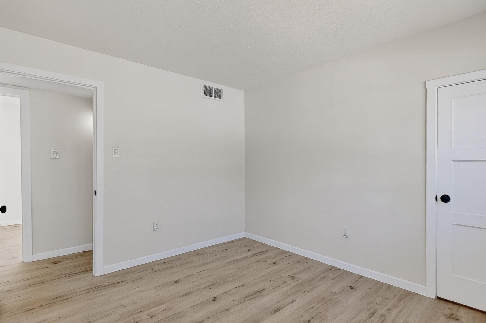 4039 Sycamore Streets b