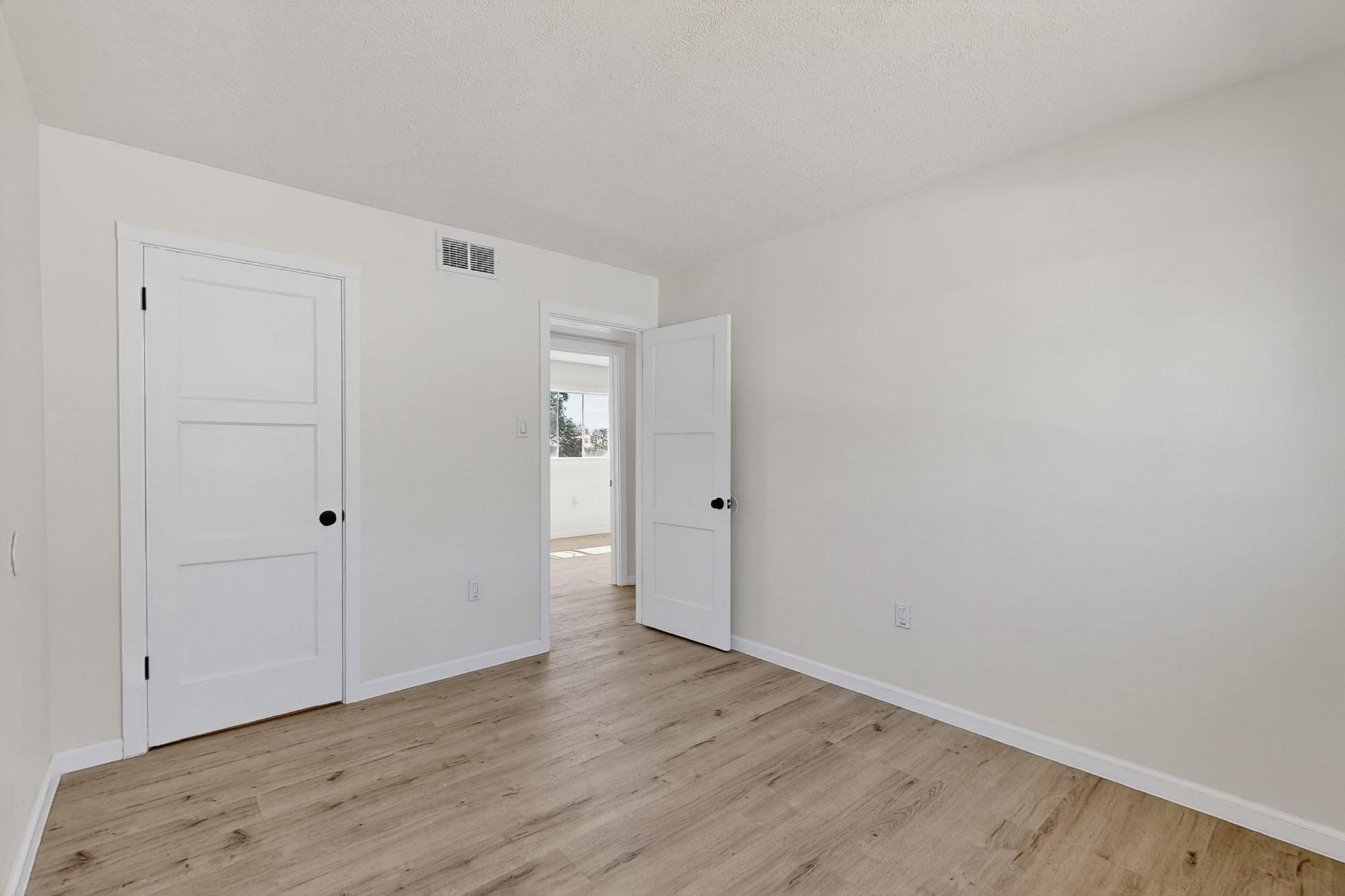 4039 Sycamore Streets b