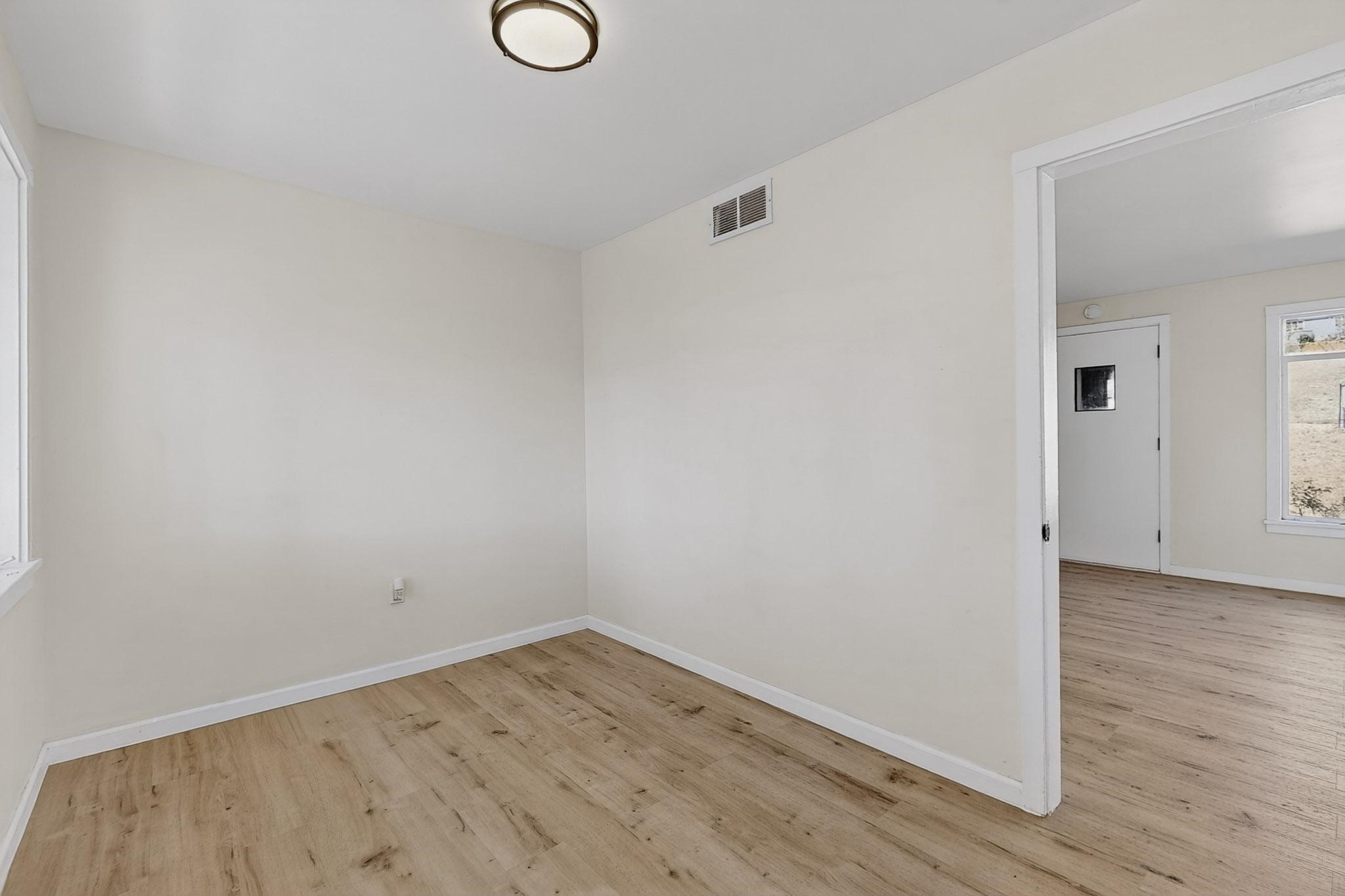 4039 Sycamore Streets b