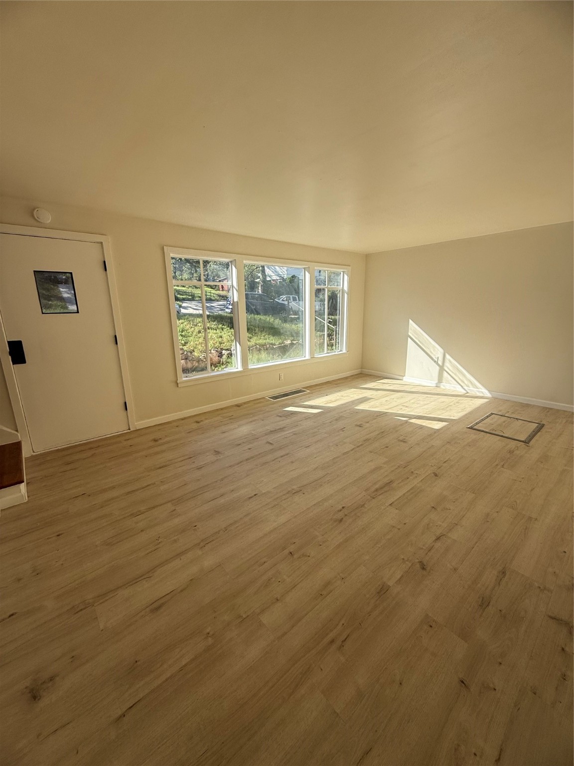 4039 Sycamore Streets b