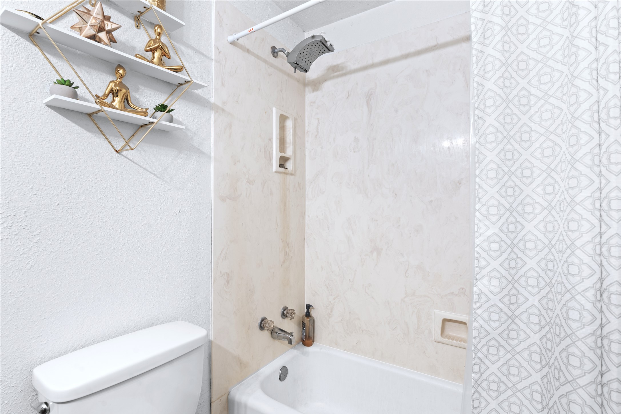 4509 Hilton Avenue NE