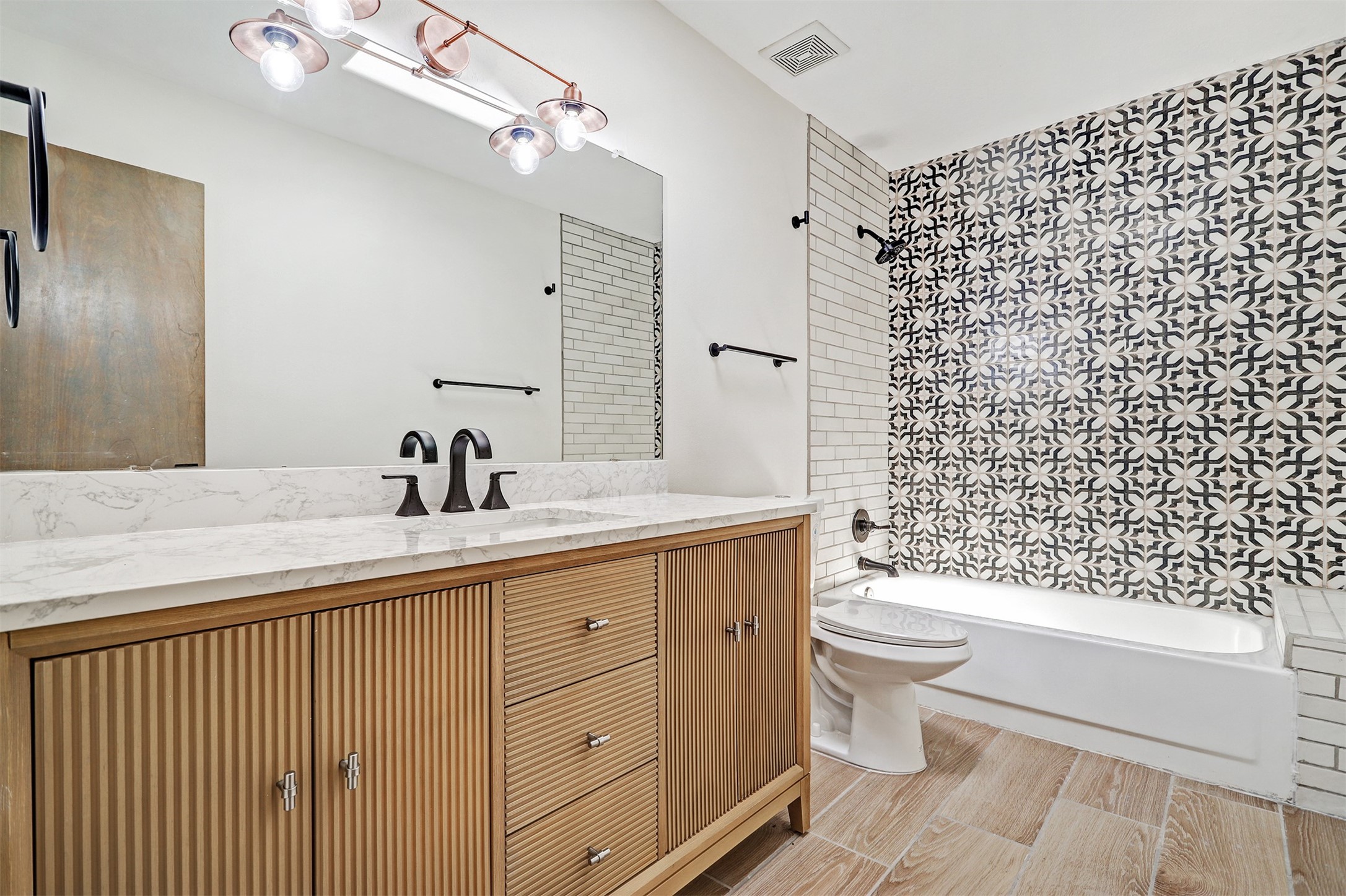 2550 Camino San Patricio