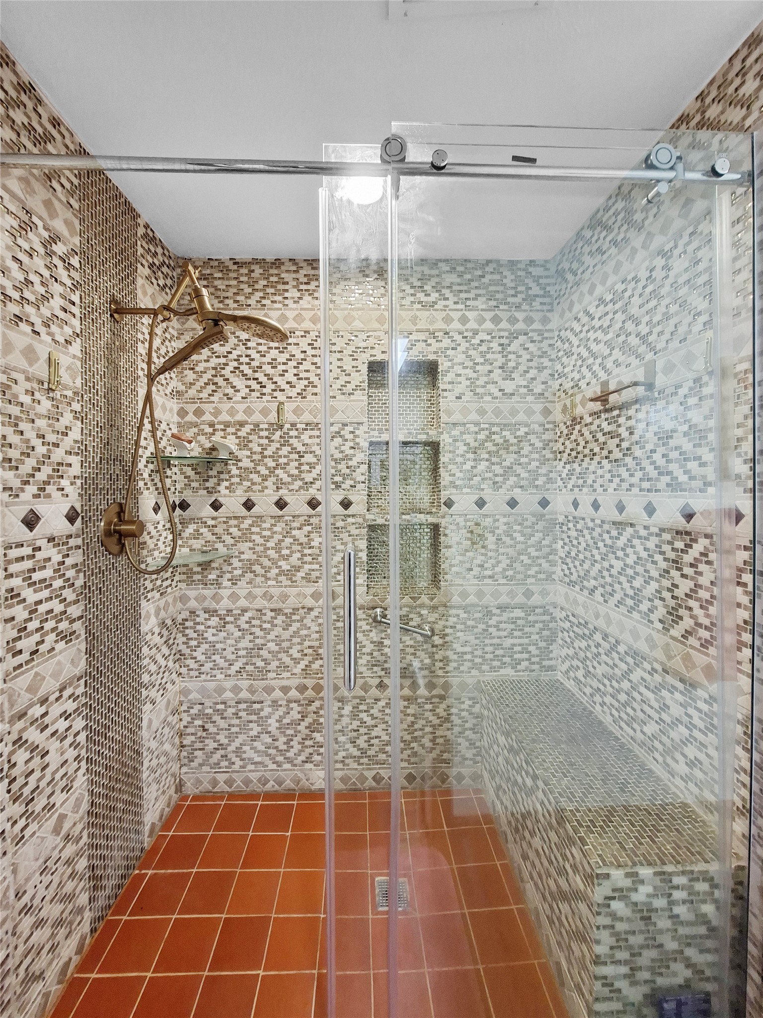 2433 Avenida De Las Estrellas