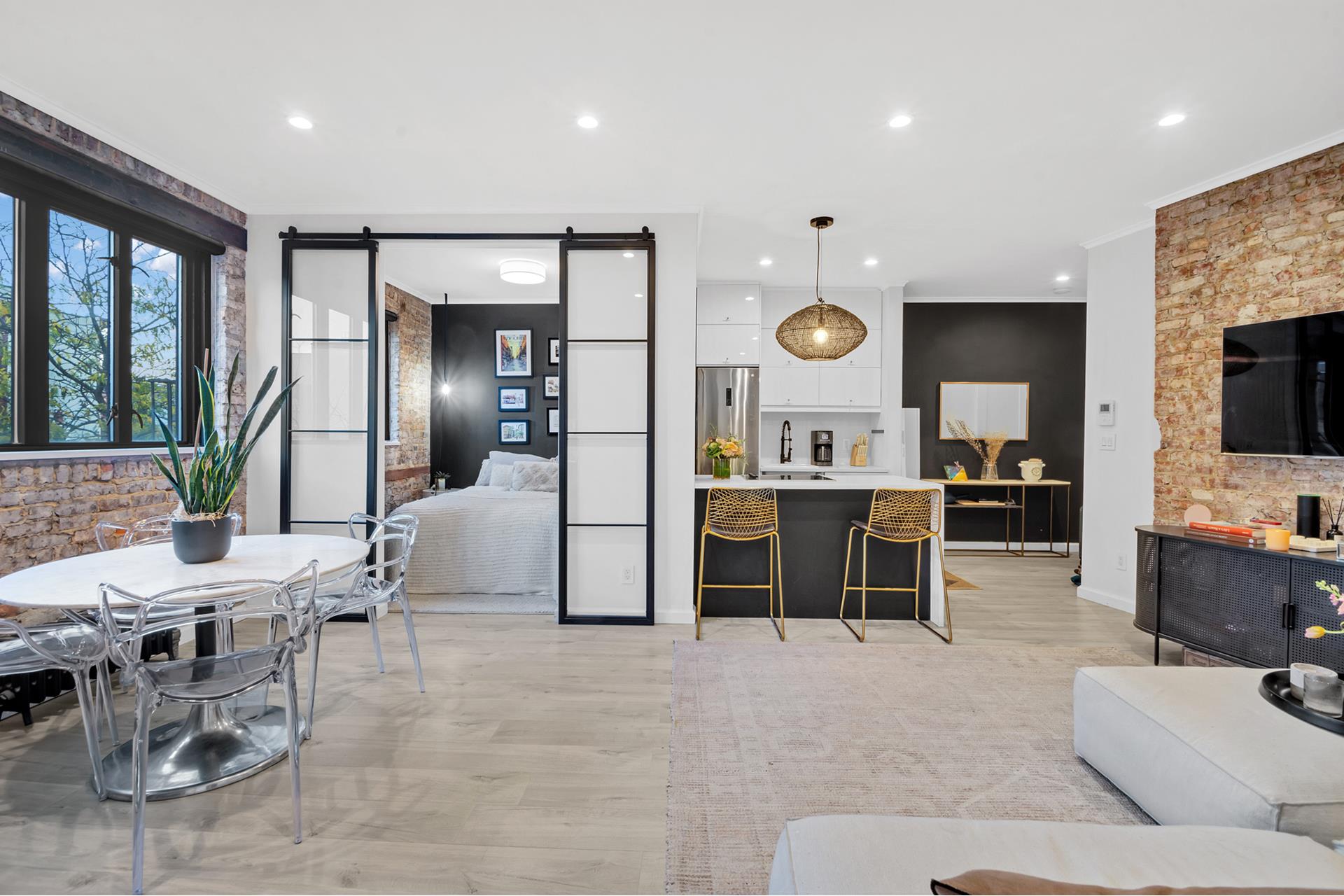 210 6TH Avenue 5G