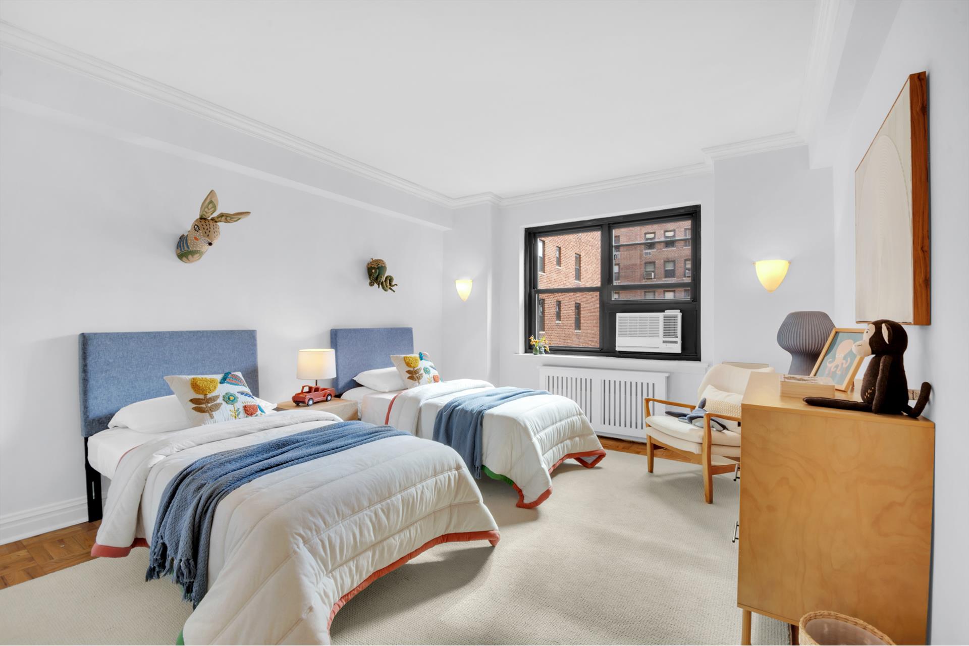 11 RIVERSIDE Drive 8STE