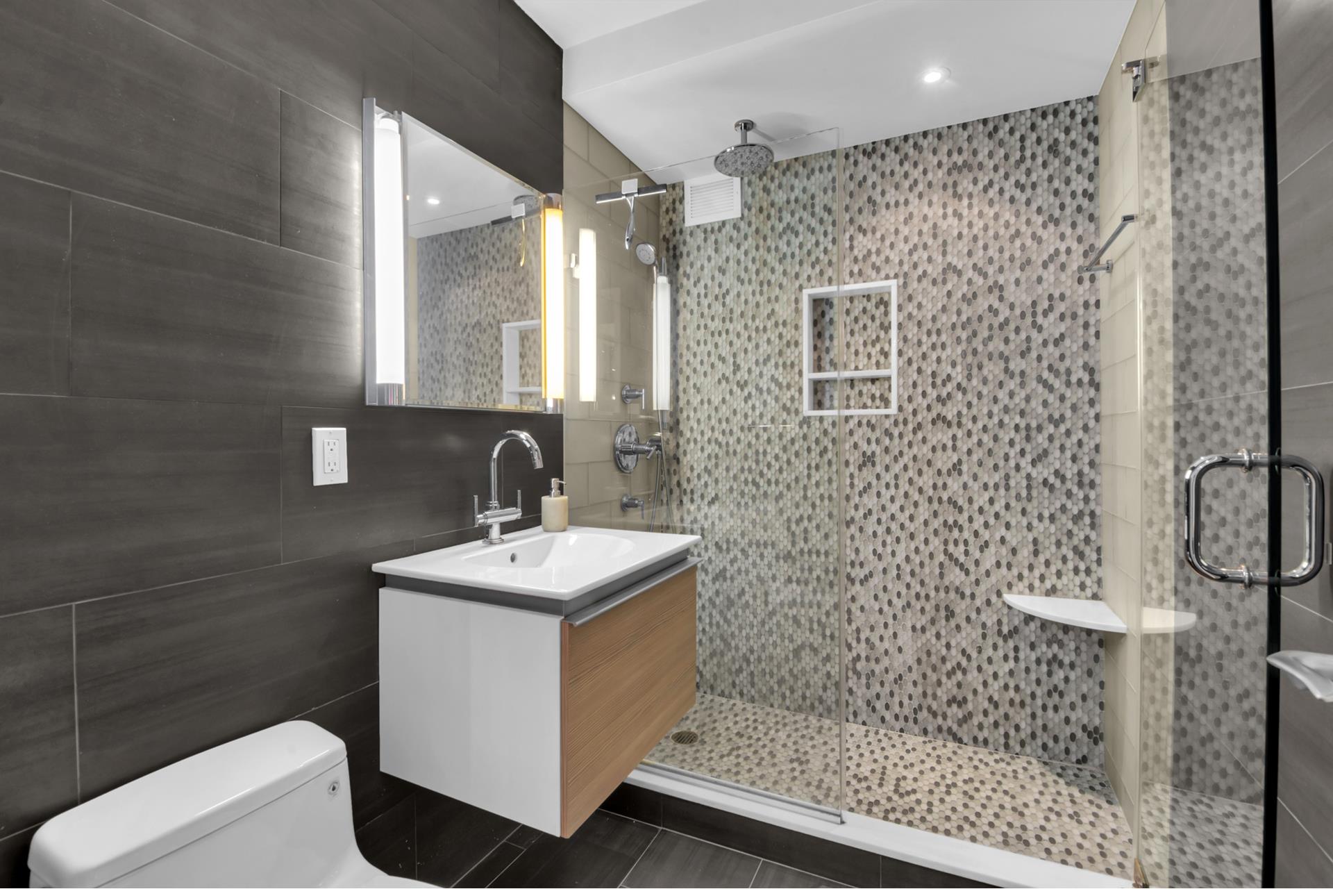 11 RIVERSIDE Drive 8STE