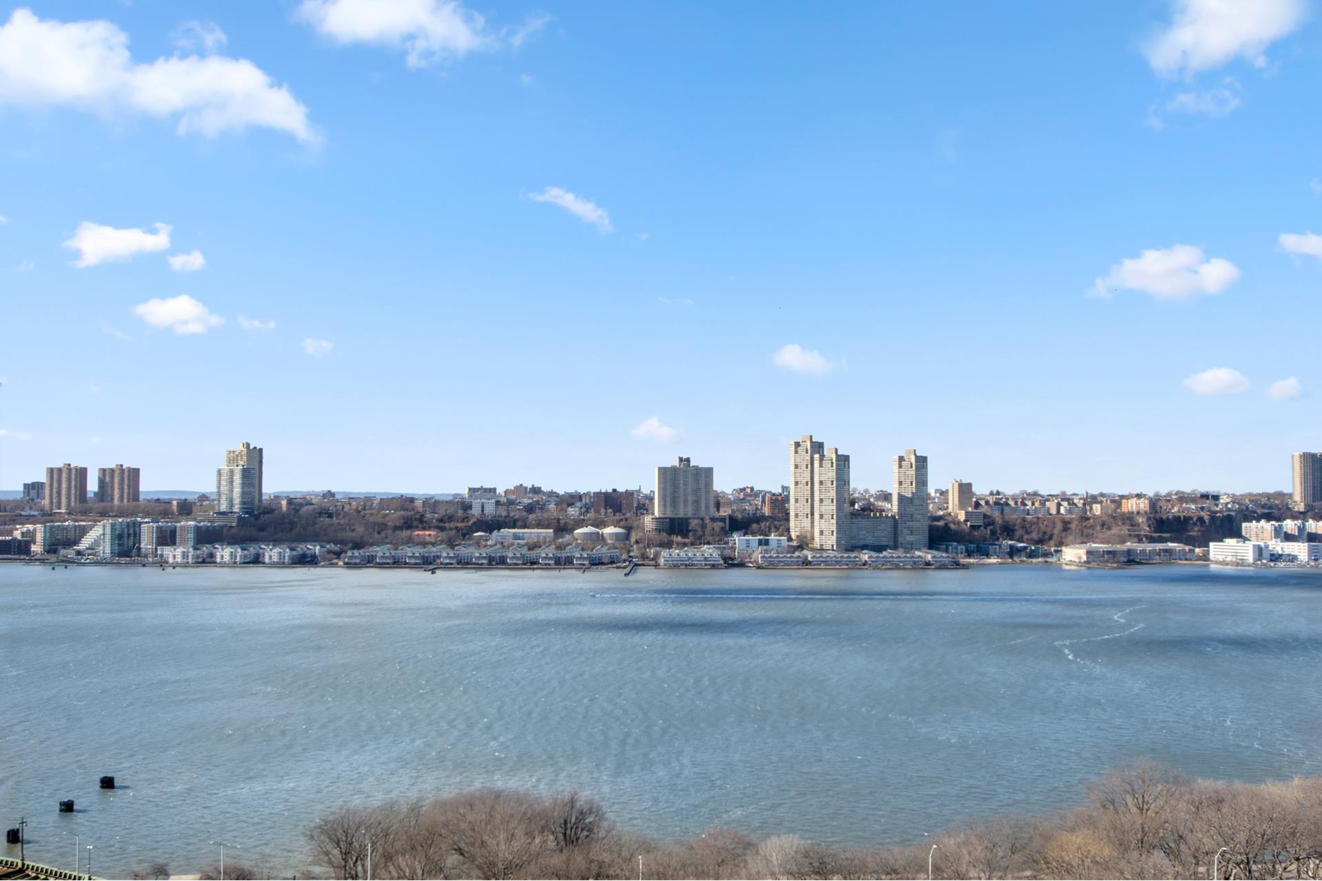 11 RIVERSIDE Drive 8STE