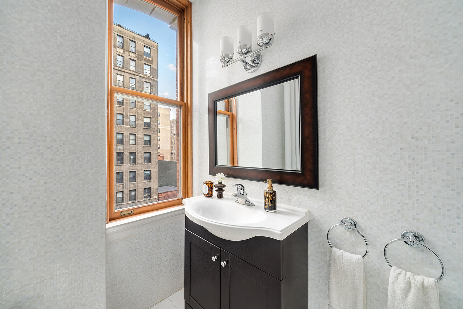 225 W 86TH Street 608
