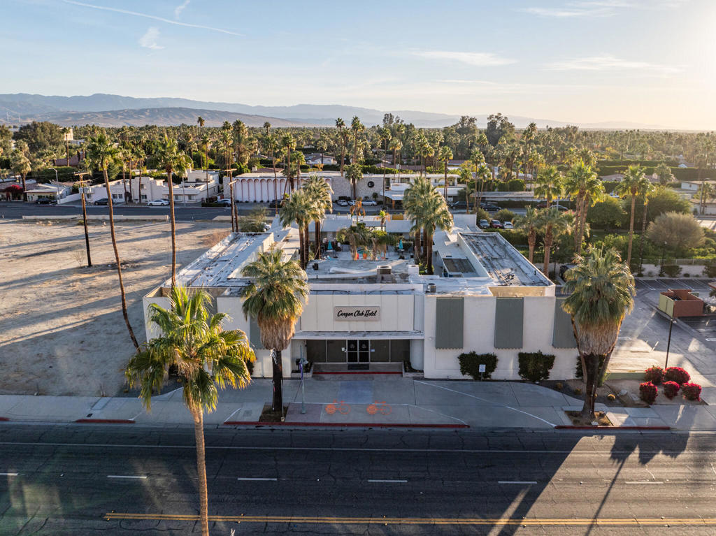 960 Palm Canyon Drive