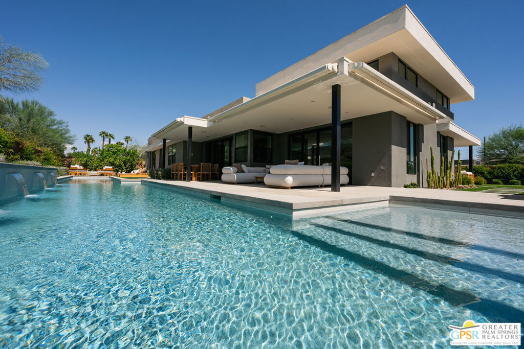 6 Garnet Court