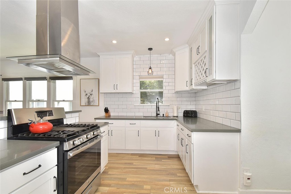 757 N Loma Vista Drive