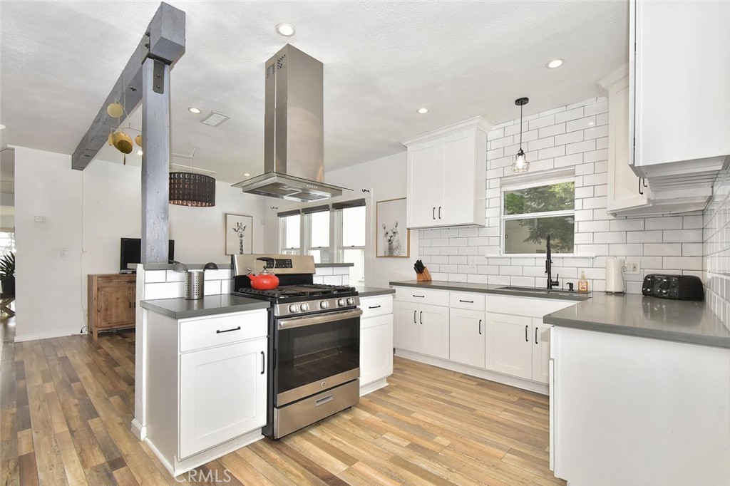 757 N Loma Vista Drive