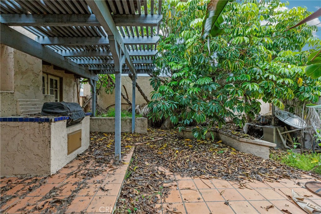 2750 Eucalyptus Avenue