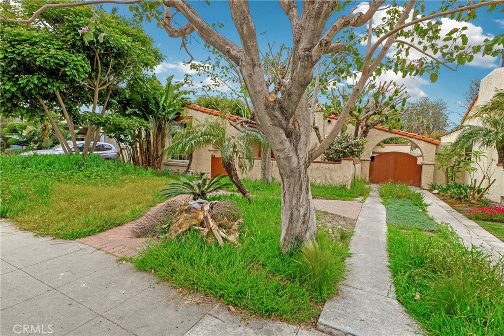 2750 Eucalyptus Avenue