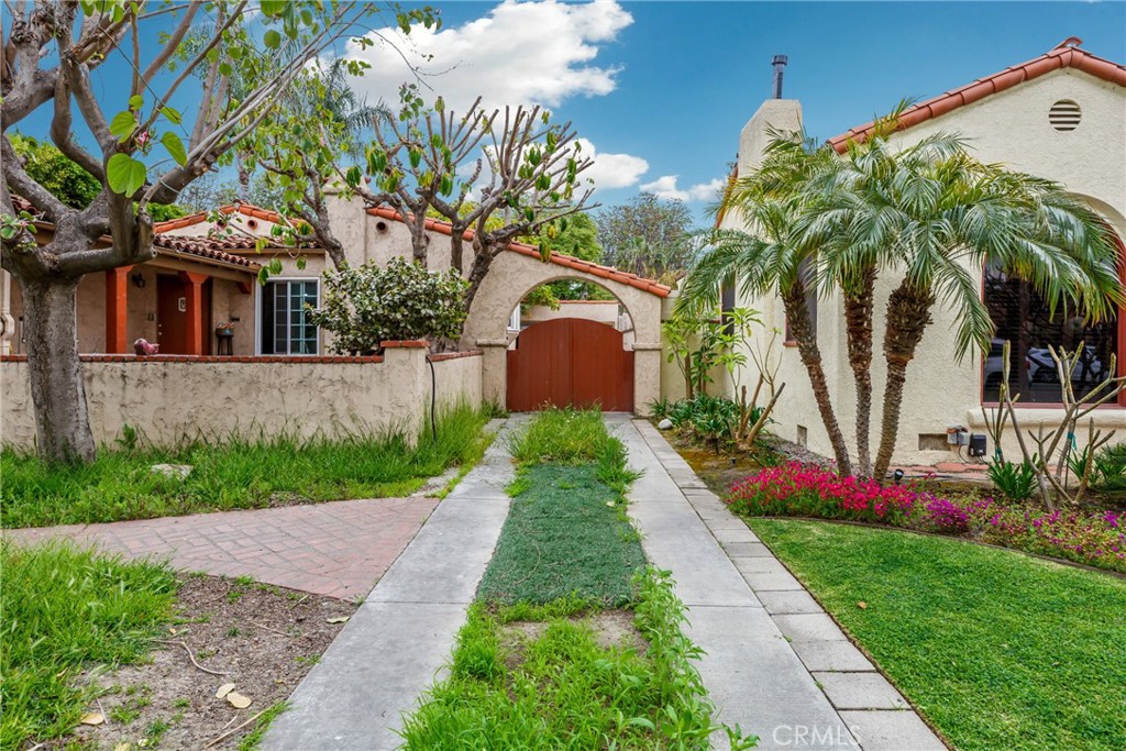 2750 Eucalyptus Avenue