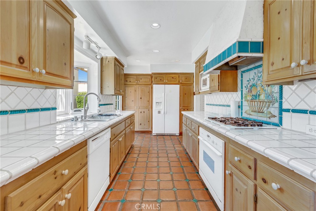 2333 Eucalyptus Avenue