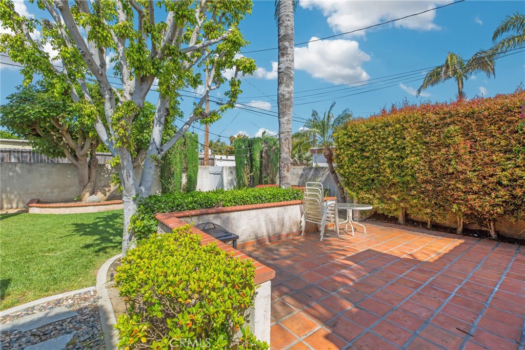 2333 Eucalyptus Avenue