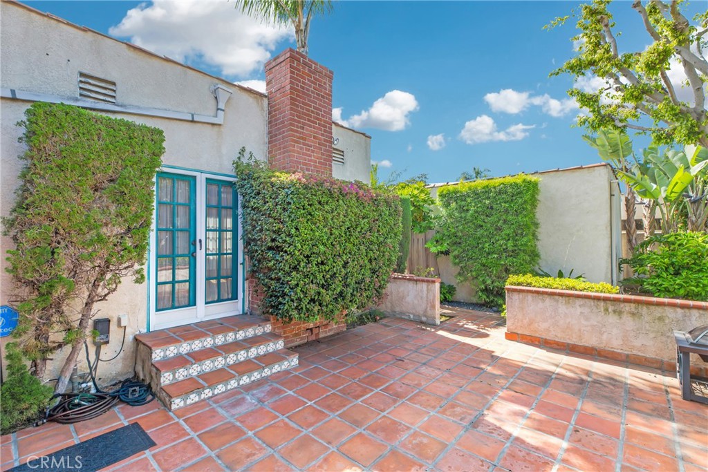 2333 Eucalyptus Avenue